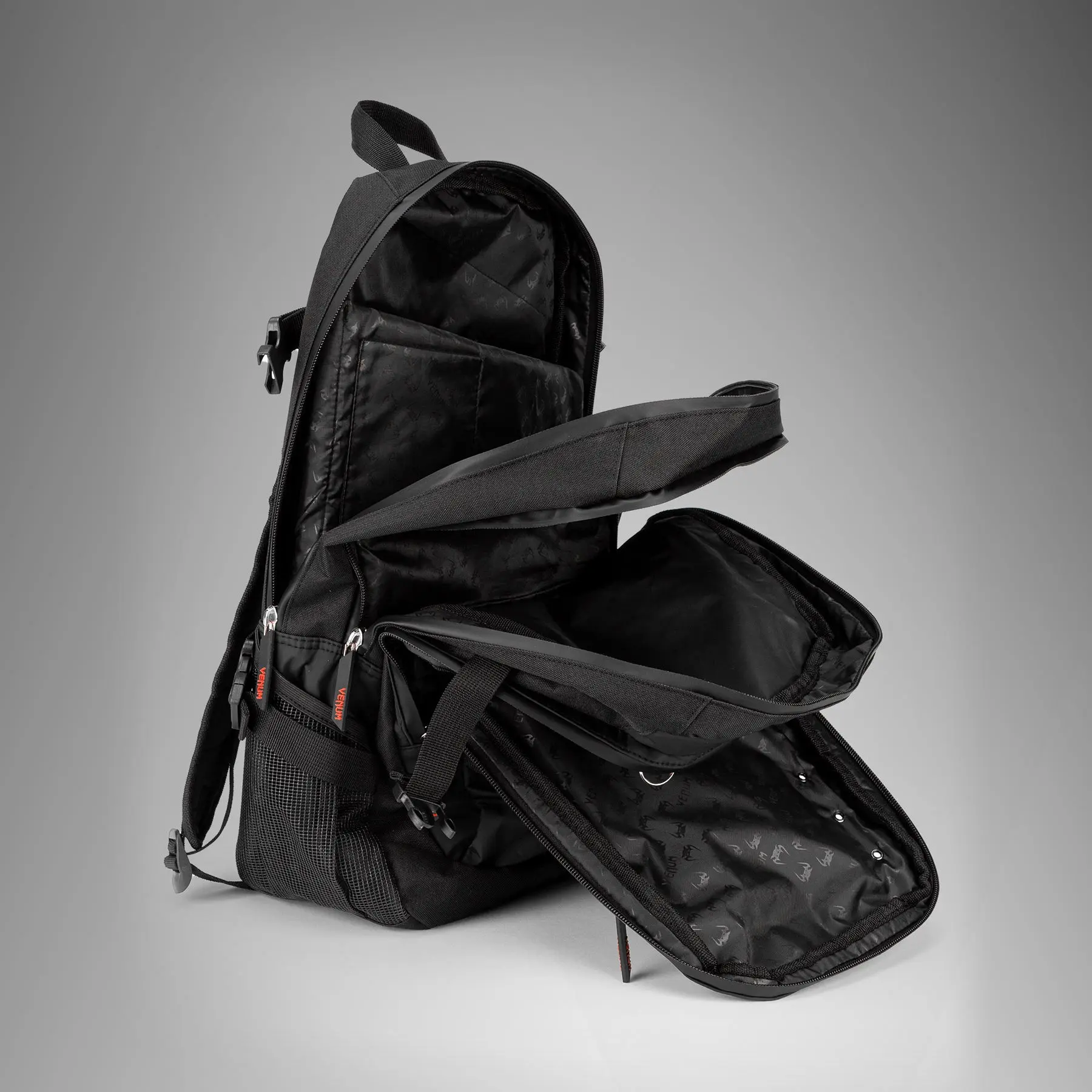 Venum Challenger Pro Evo BackPack (20-25L) - Black/Red, отворени отделения