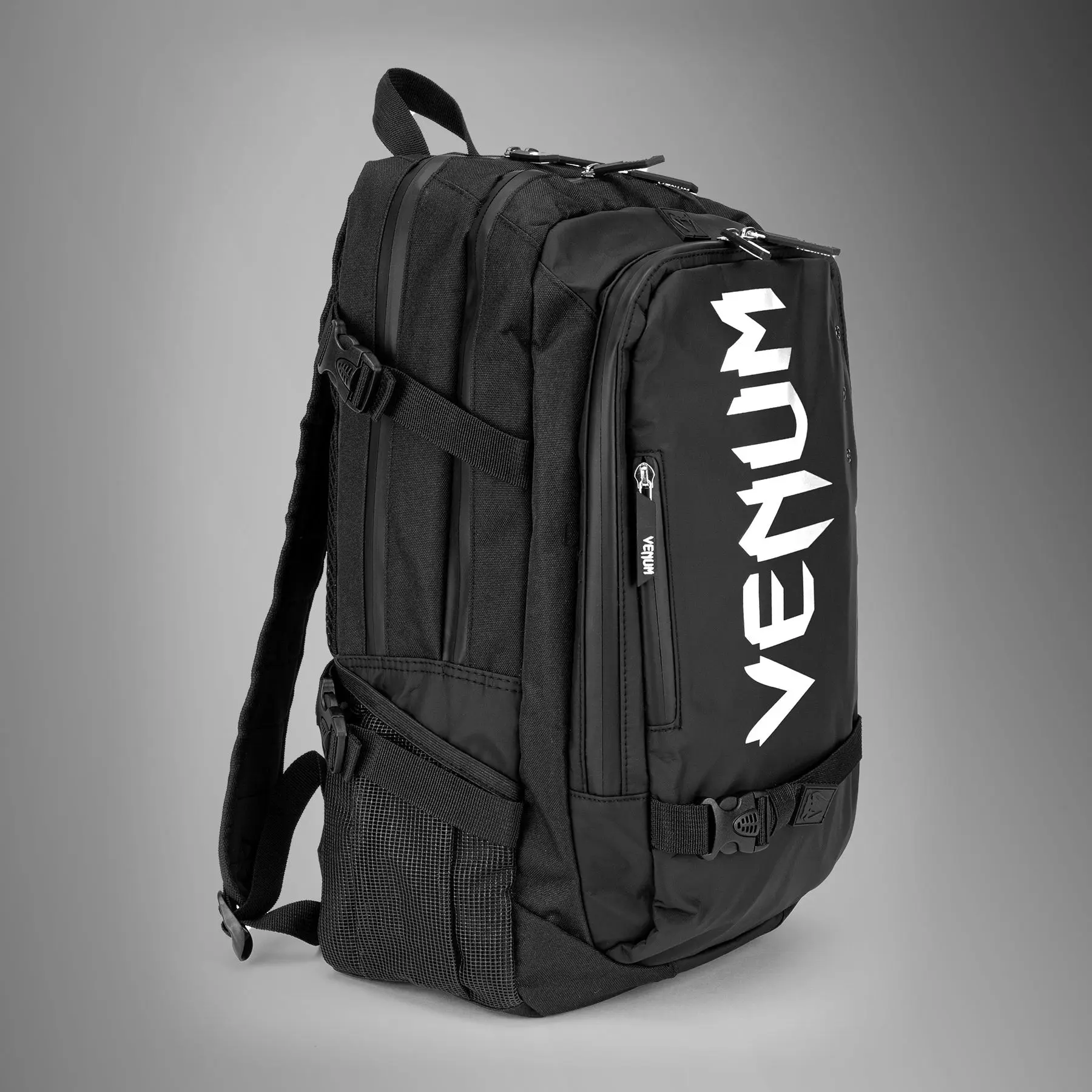 Venum Challenger Pro Evo BackPack (20-25L) - Black/White, страничен изглед
