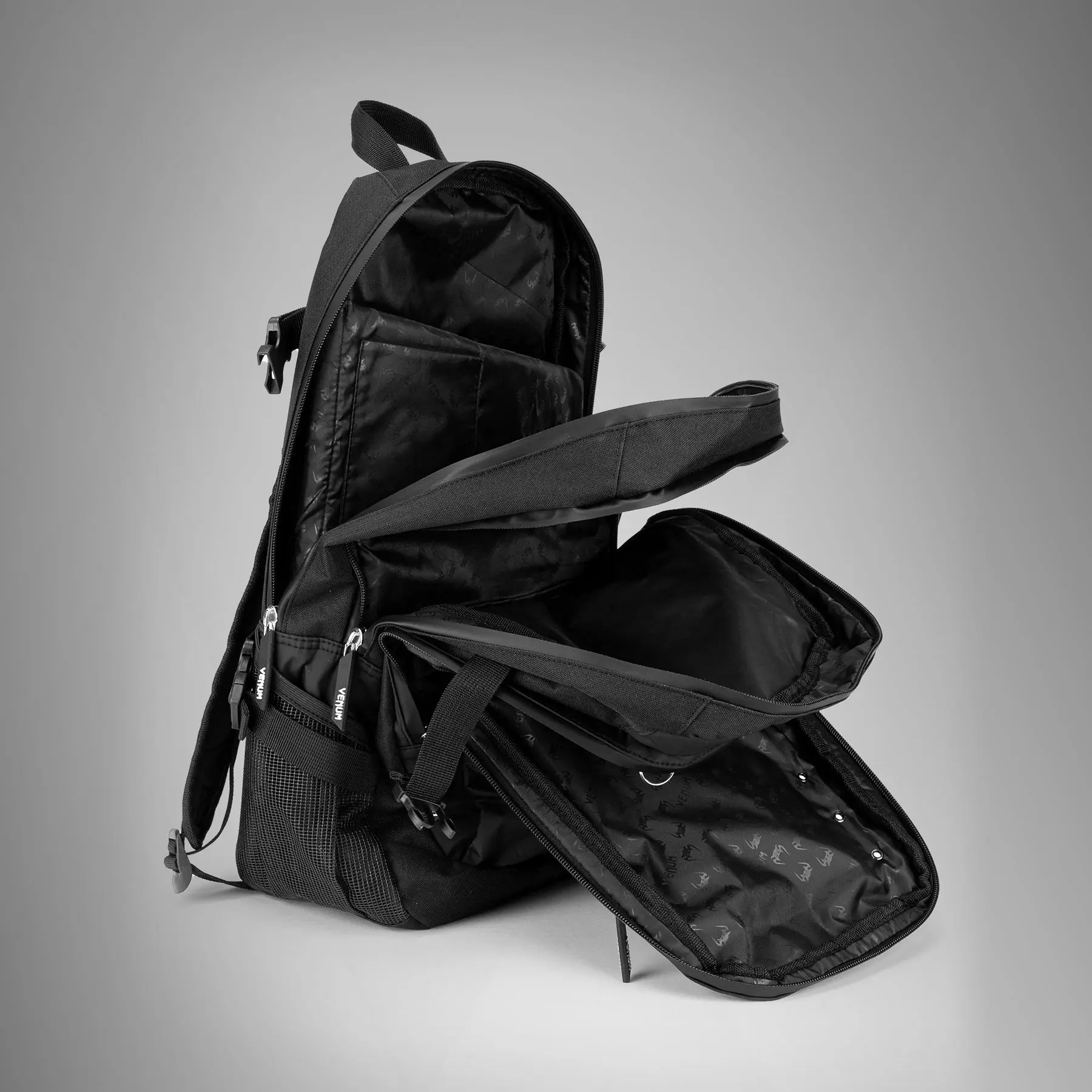 Venum Challenger Pro Evo BackPack (20-25L) - Black/White, повече отворени отделения