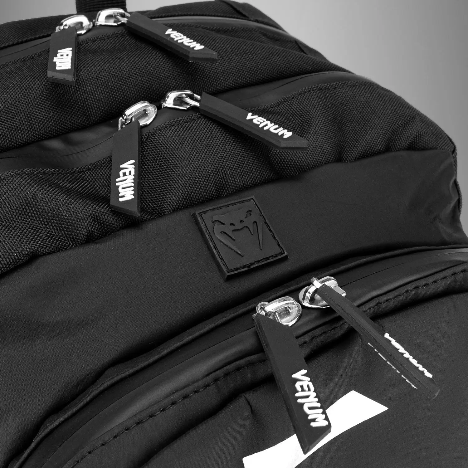 Venum Challenger Pro Evo BackPack (20-25L) - Black/White, ципове и лого