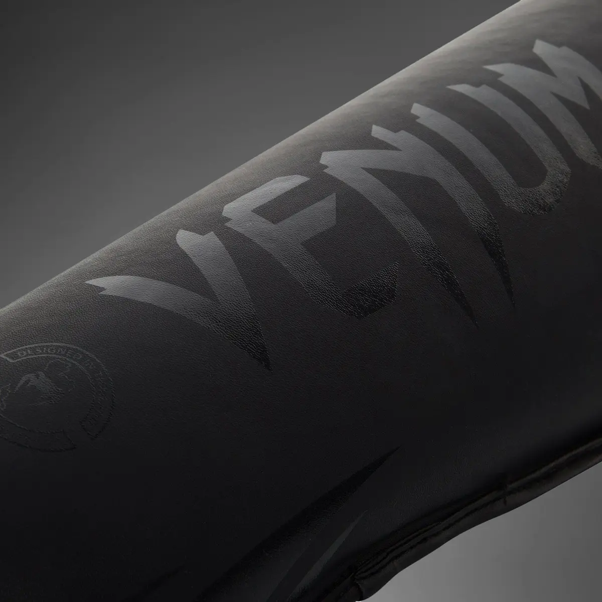 Venum Challenger Standup Shin Guards - Matte/Black детайл с лого