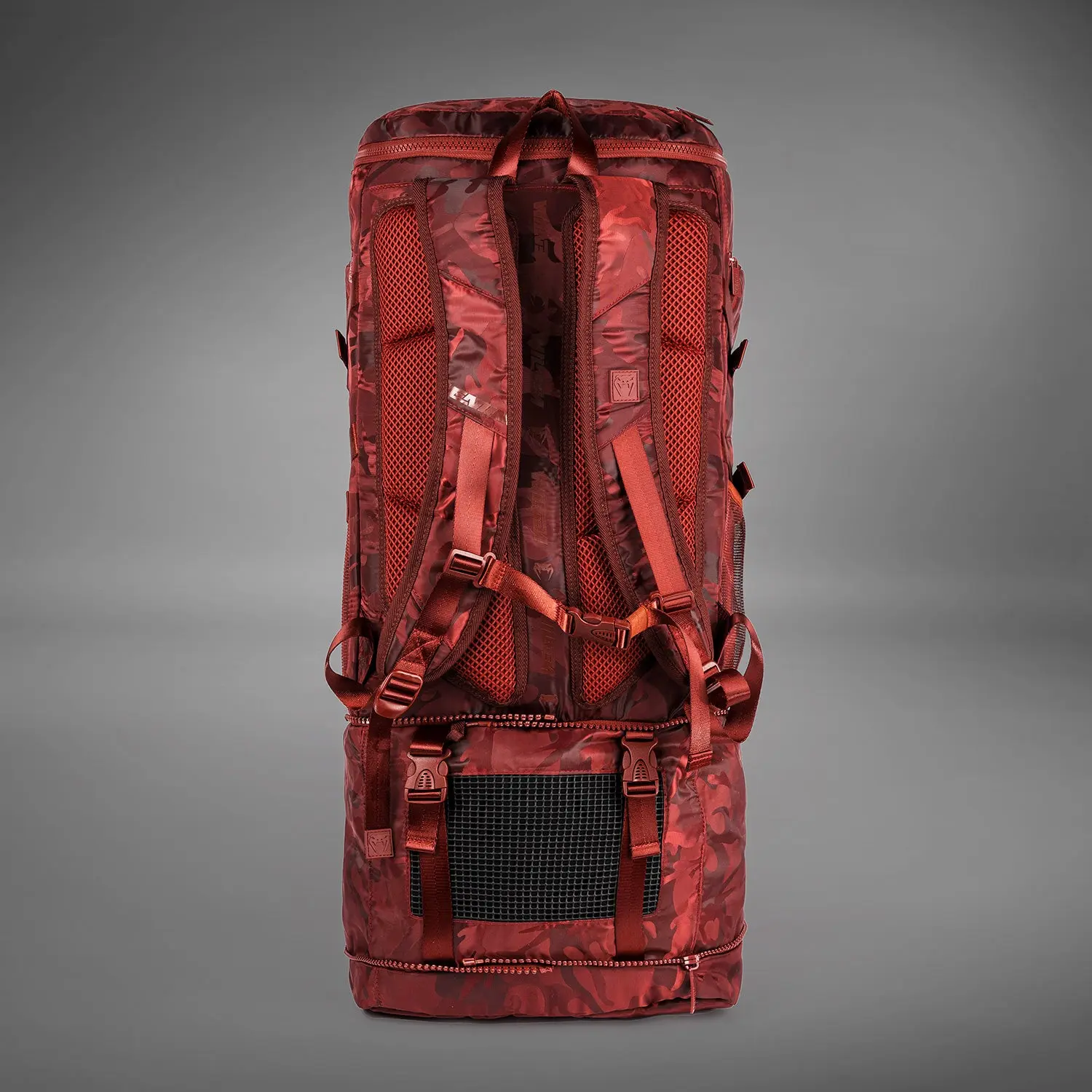Venum Challenger Xtrem BackPack (50-63L) - Camo/Burgundy задна и долна част