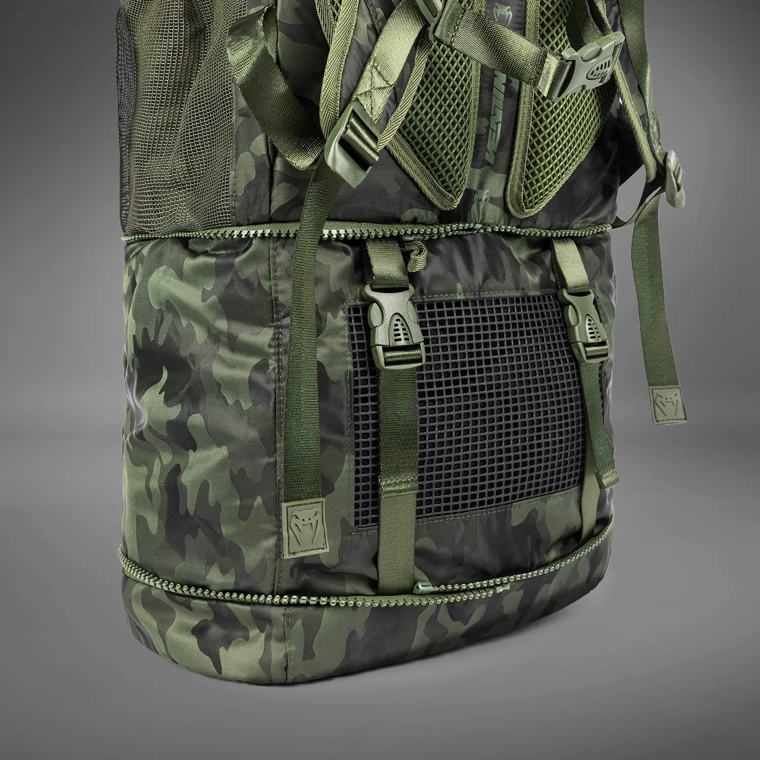 Venum Challenger Xtrem BackPack (50-63L) - Khaki/Camo, детайл от долната част