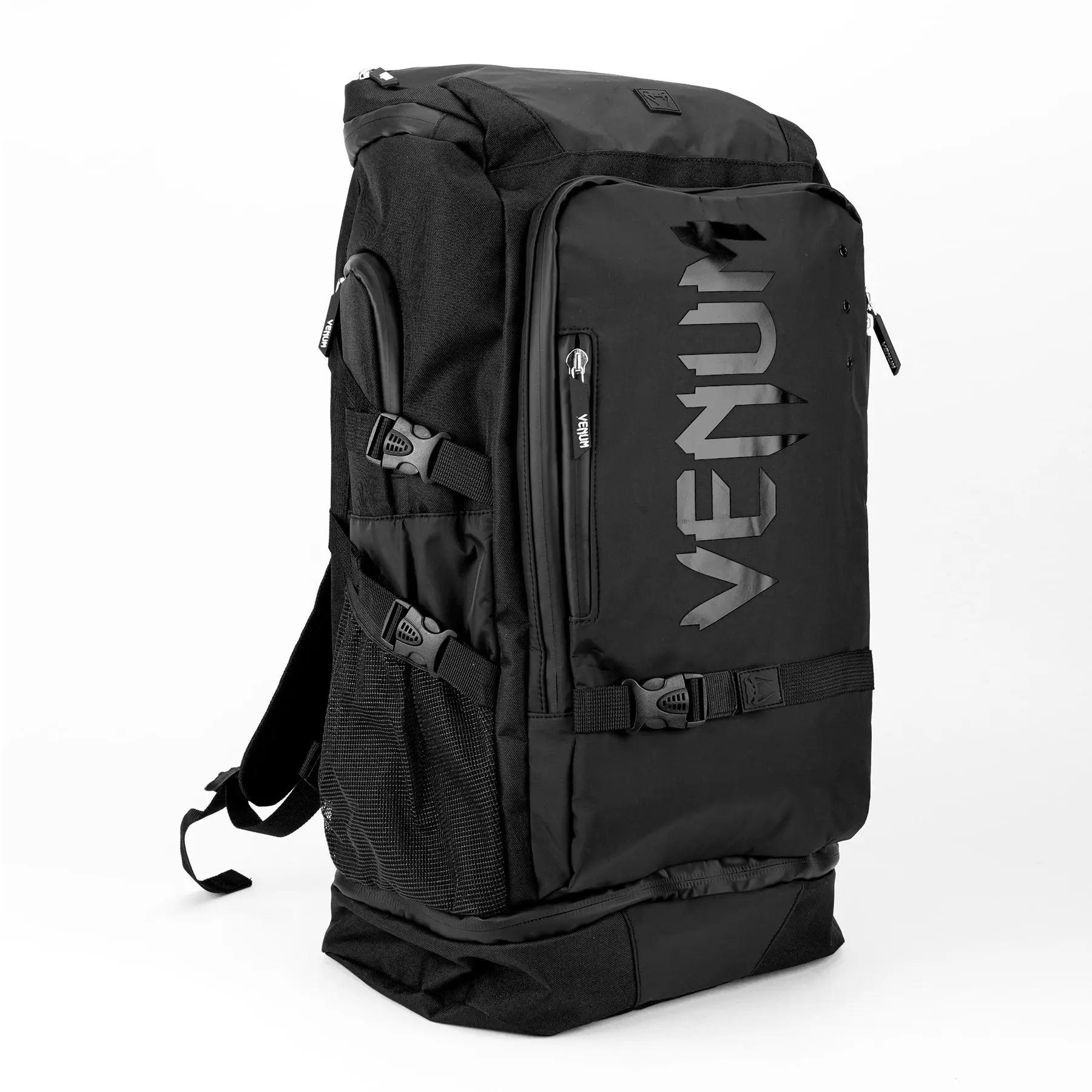 Venum Challenger Xtrem Evo BackPack (50-63L) страничен изглед