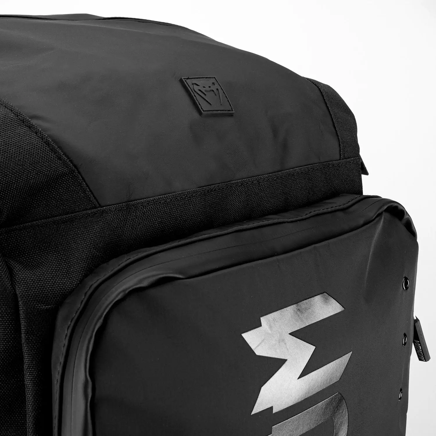 Venum Challenger Xtrem Evo BackPack (50-63L) детайл лого