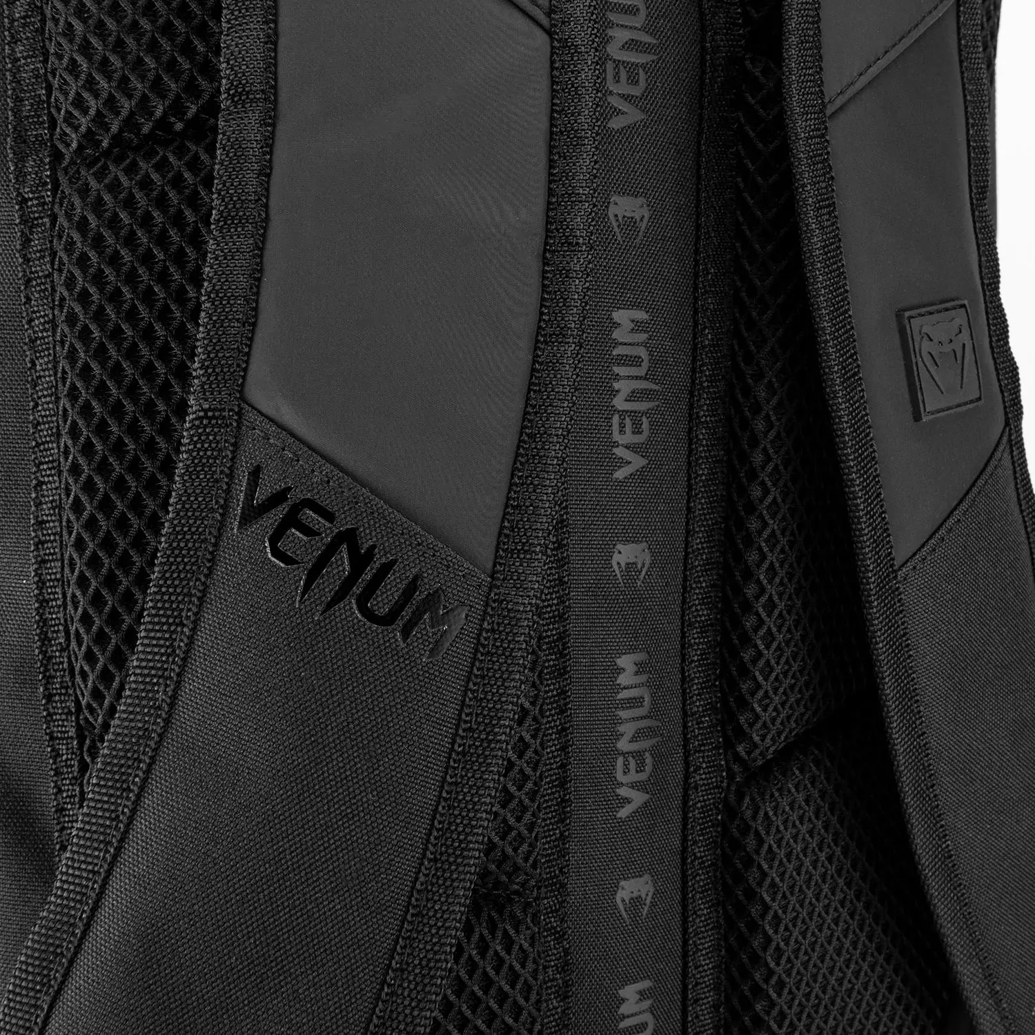 Venum Challenger Xtrem Evo BackPack (50-63L) презрамки с лого Venum