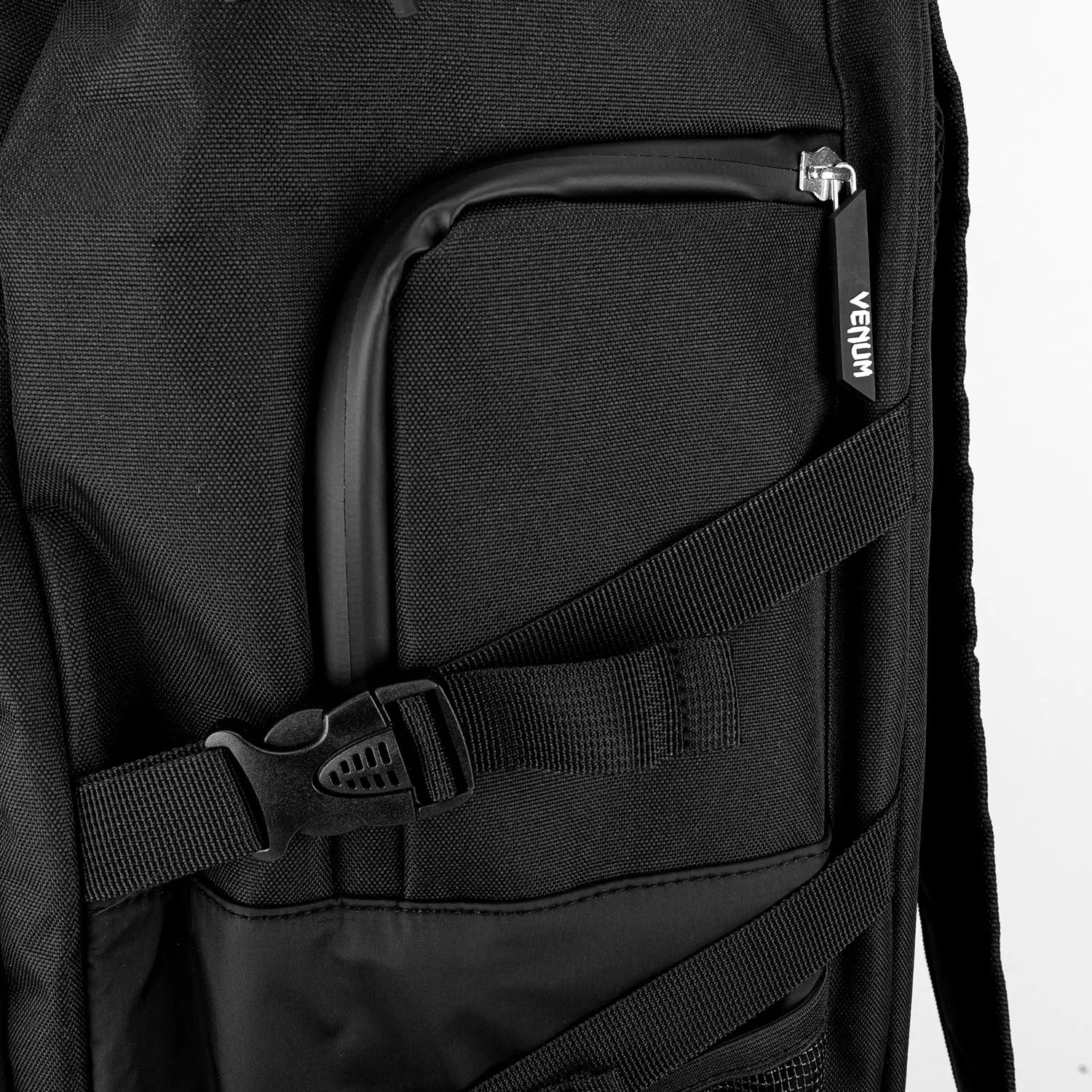 Venum Challenger Xtrem Evo BackPack (50-63L) преден джоб с цип