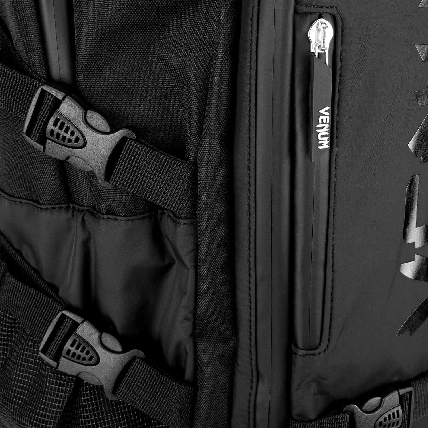 Venum Challenger Xtrem Evo BackPack (50-63L) катарами и цип