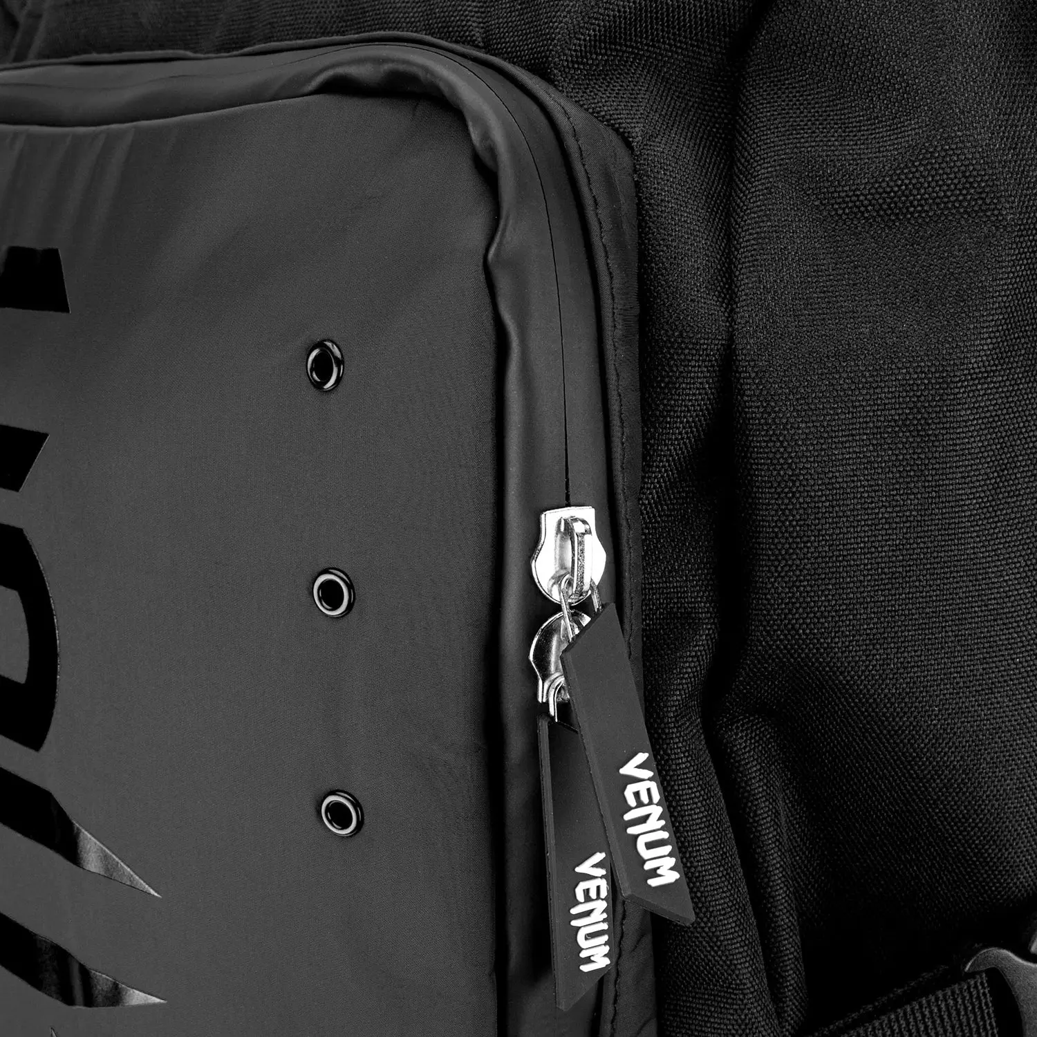 Venum Challenger Xtrem Evo BackPack (50-63L) цип с ключодържатели Venum