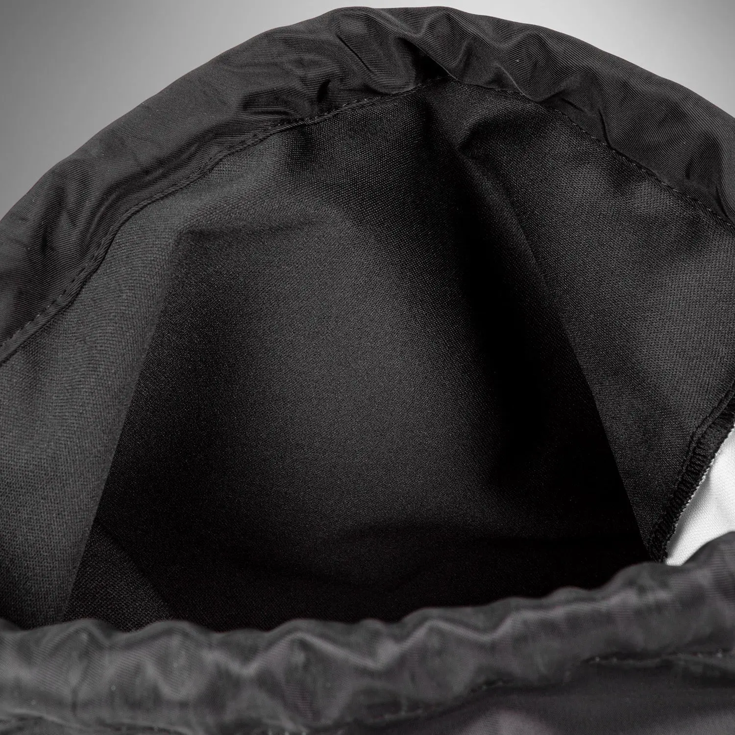 Venum Classic Drawstring Bag (20-25L) - Black/Gold, отваряне