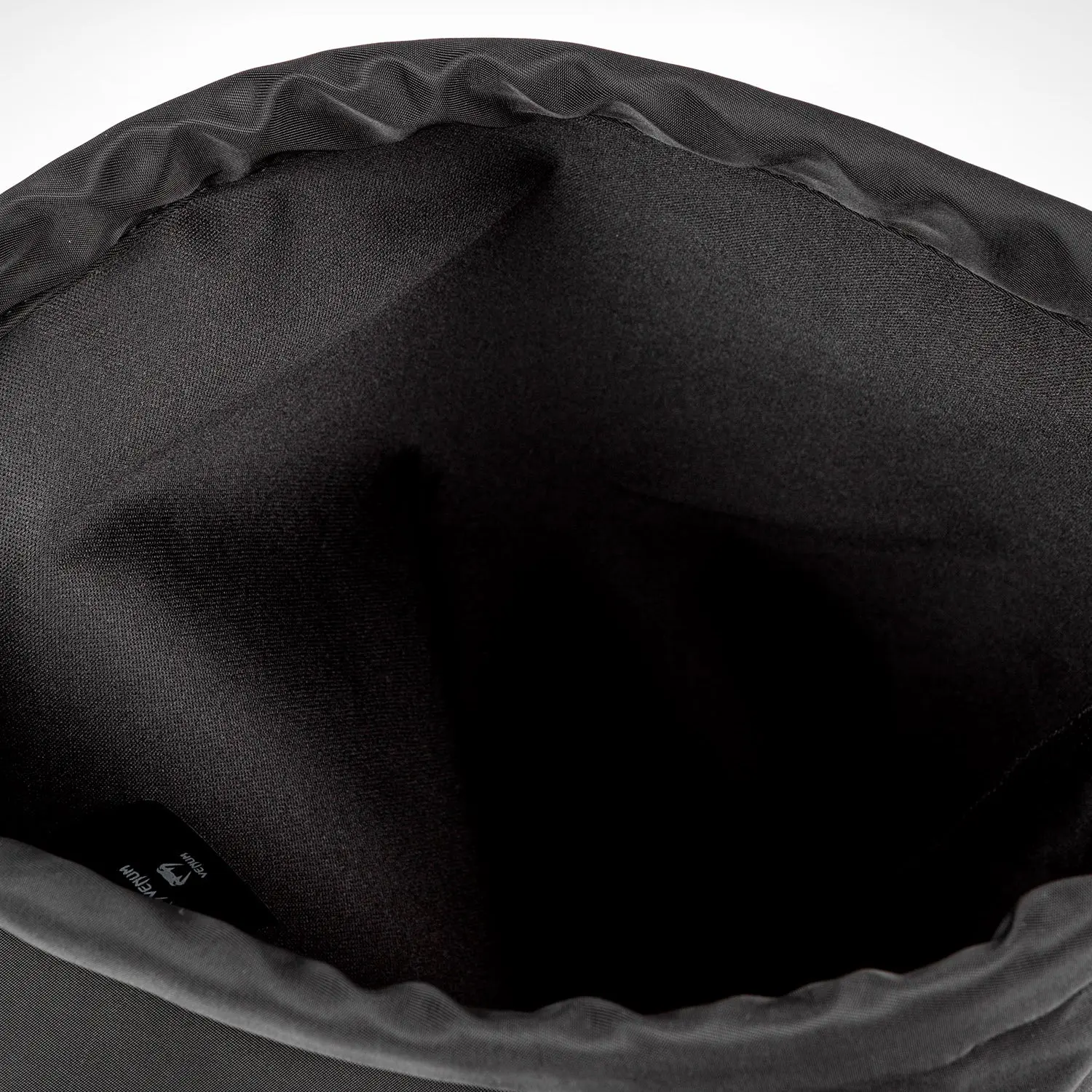 Мешка - Venum Classic Drawstring Bag - Black/White, отвор и вътрешност