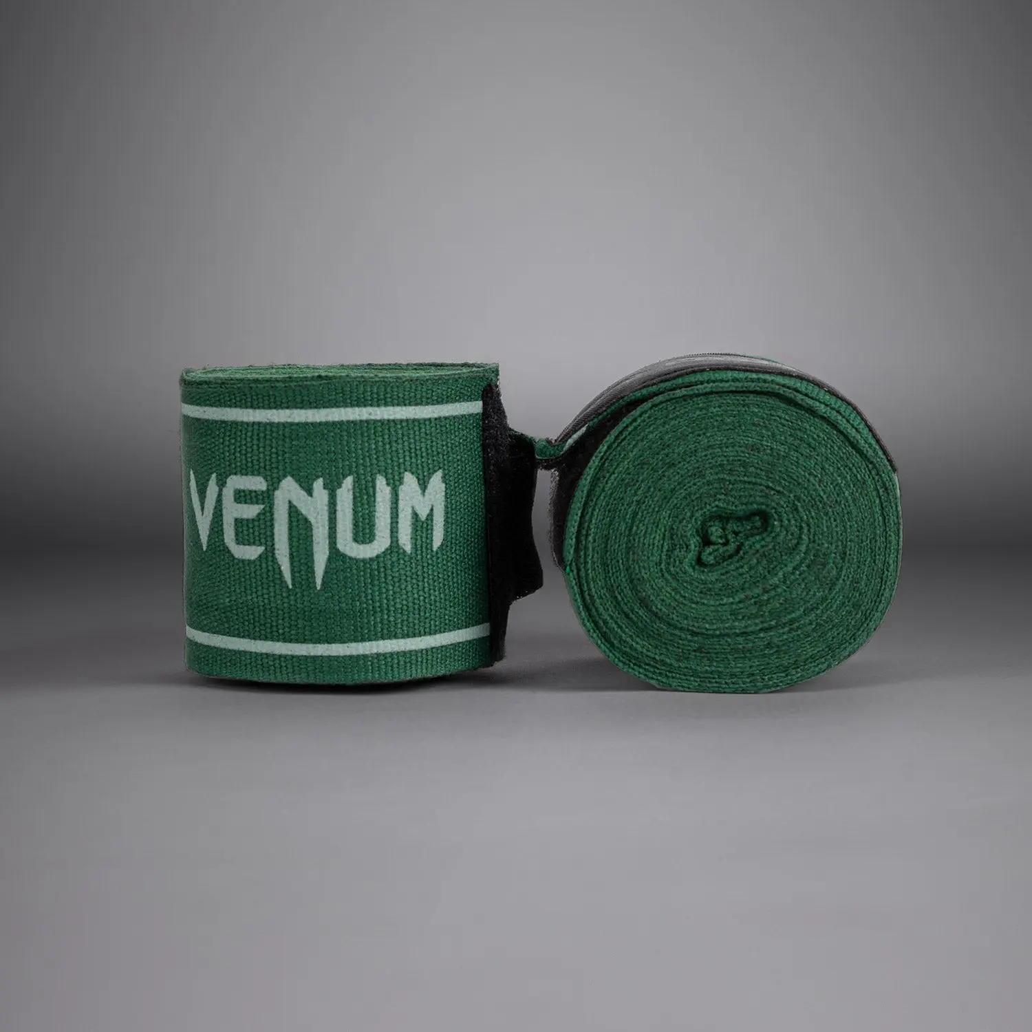 Бинтове Venum - 4M / Khaki, преден изглед на едната лента и навитата другата