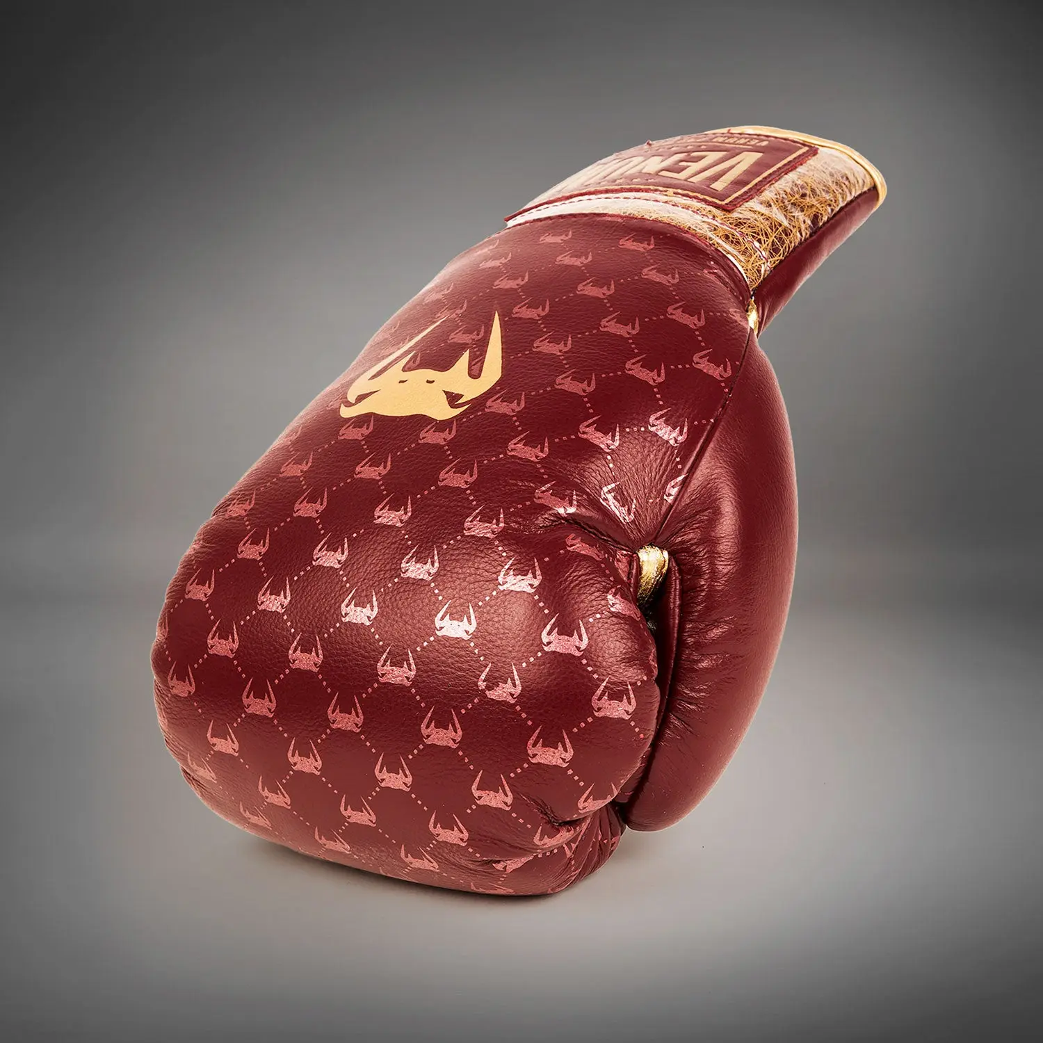 Venum Coco Monogram Pro Lace Up Boxing Gloves - Garnet Red страничен изглед