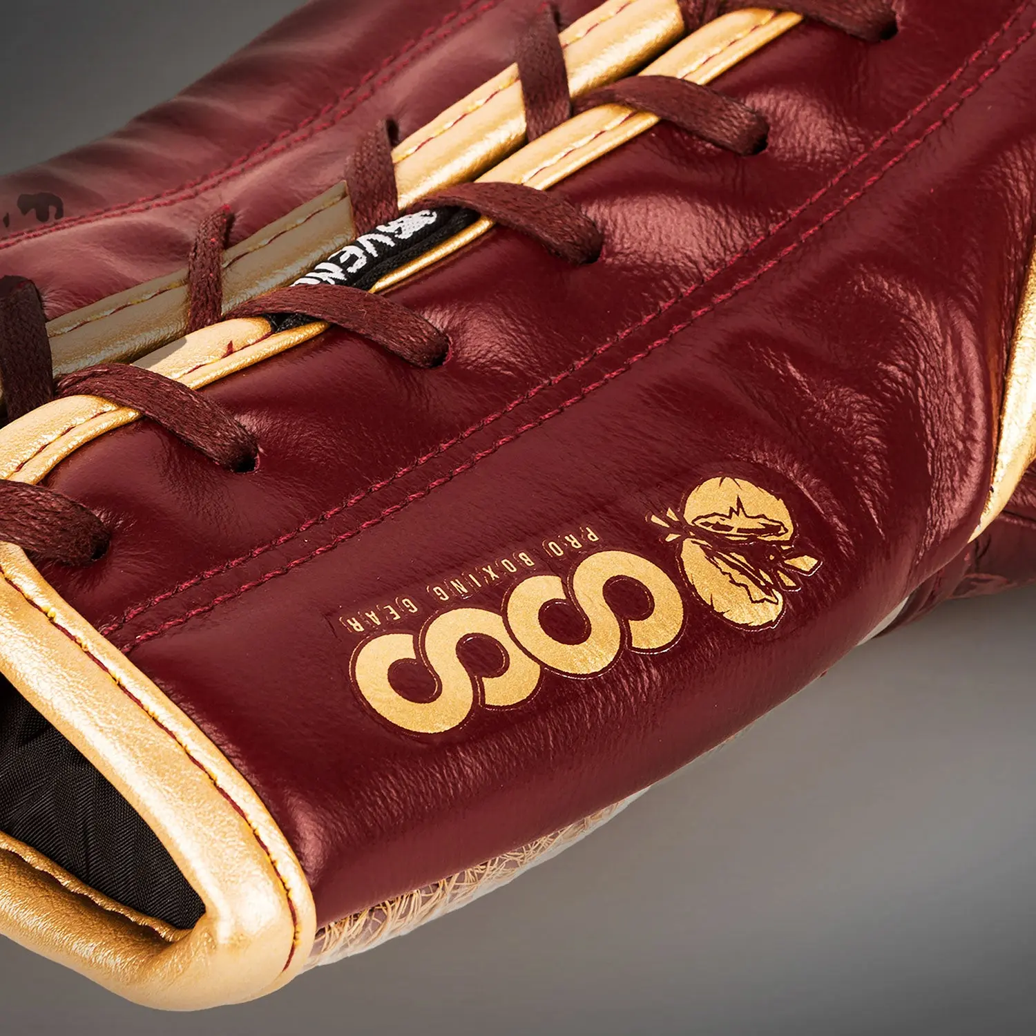 Venum Coco Monogram Pro Lace Up Boxing Gloves - Garnet Red детайл с логото Coco