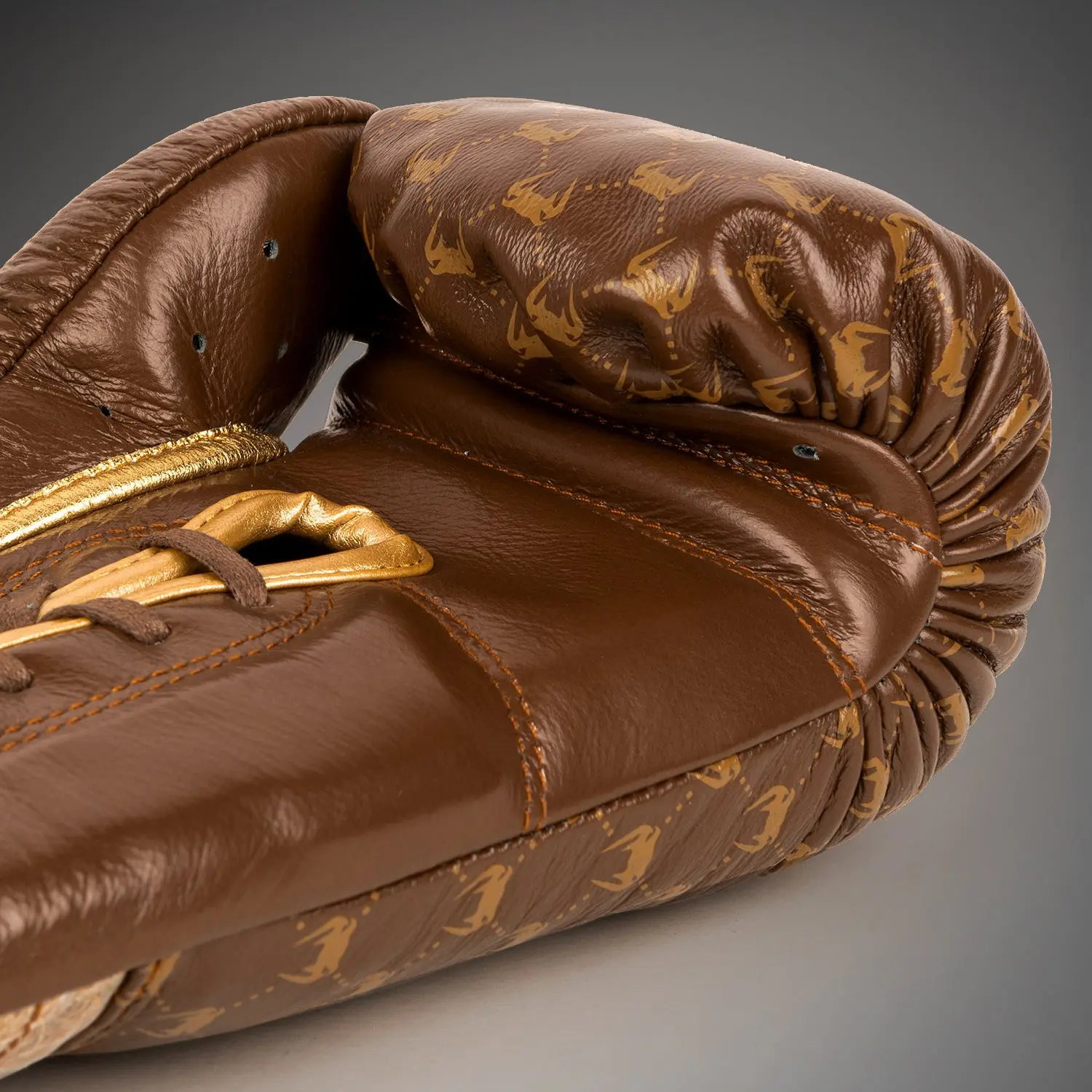 Venum Coco Monogram Pro Lace Up Boxing Gloves - Grizzly Brown страничен изглед