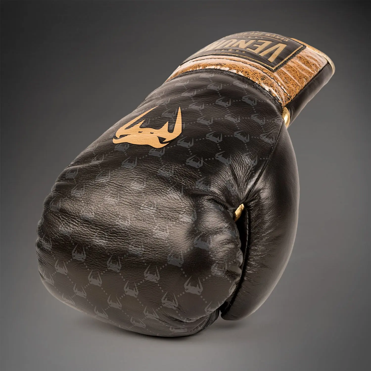 Venum Coco Monogram Pro Lace Up Boxing Gloves - Intense Black страничен изглед