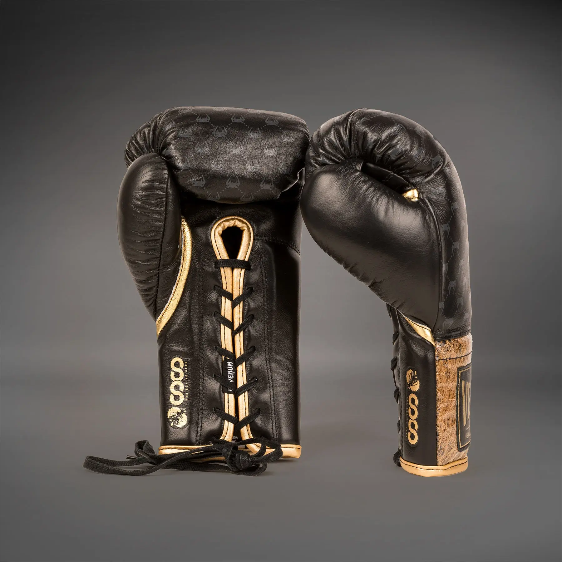 Venum Coco Monogram Pro Lace Up Boxing Gloves - Intense Black - преден и страничен изглед