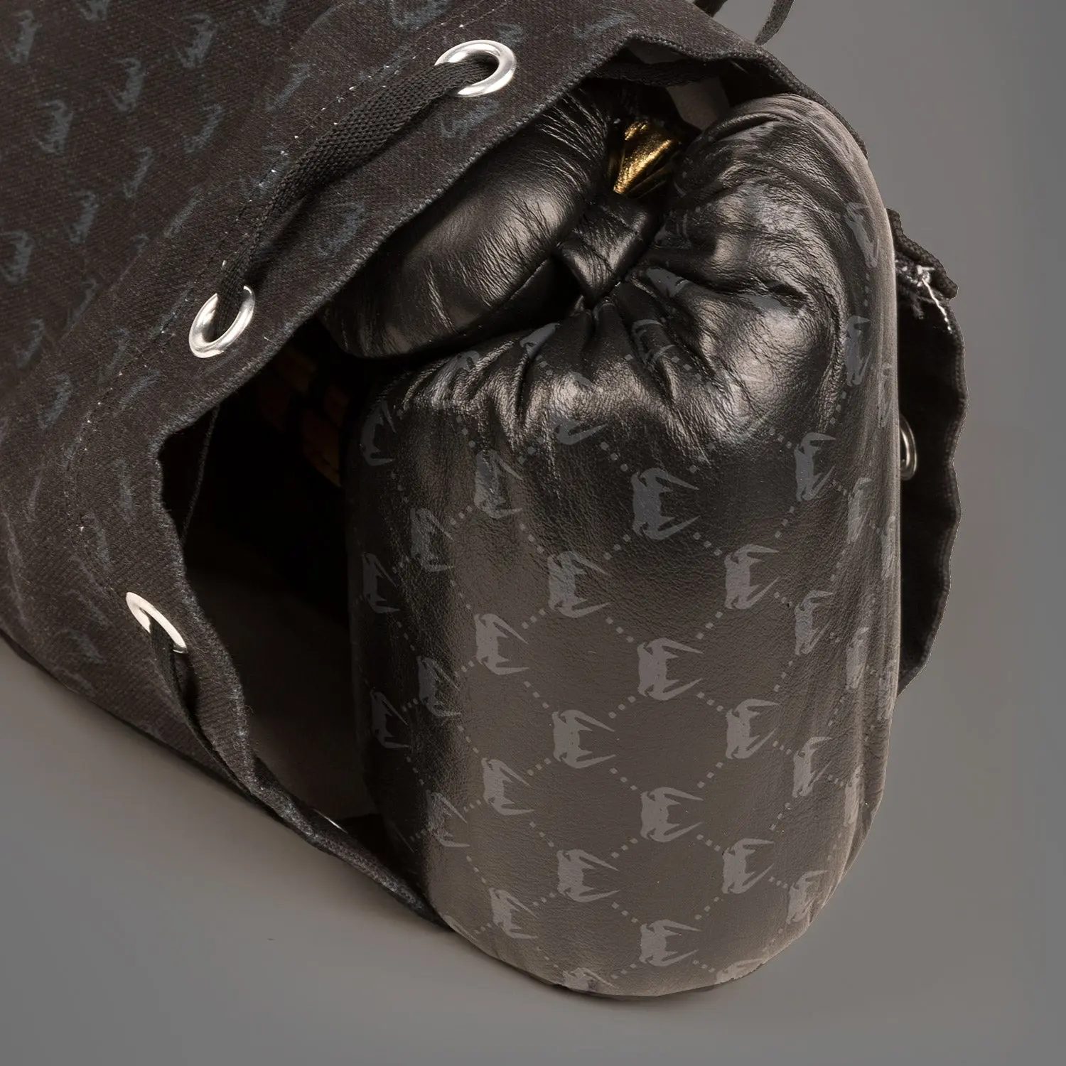 Venum Coco Monogram Pro Lace Up Boxing Gloves - Intense Black в чанта