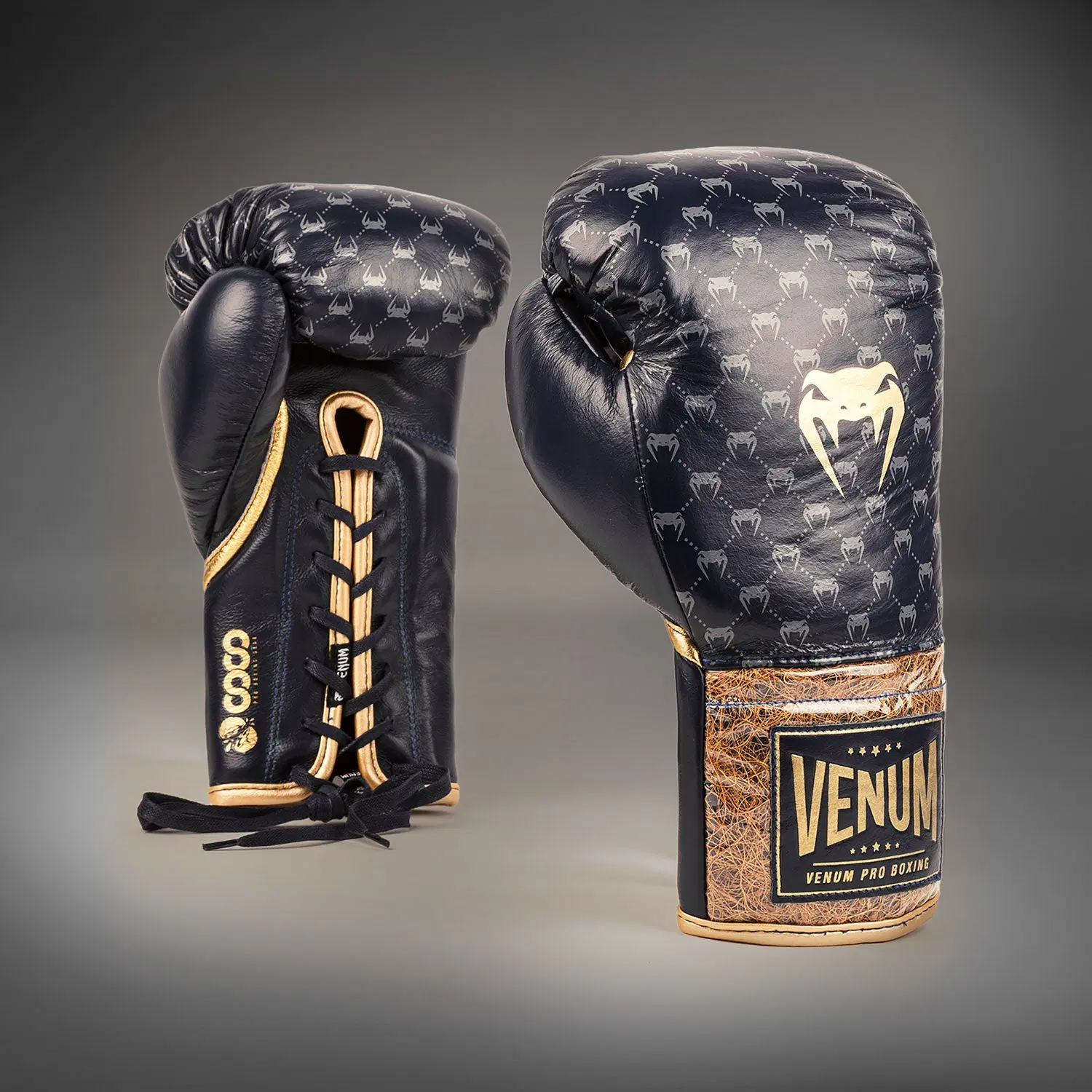 Venum Coco Monogram Pro Lace Up Boxing Gloves - State Blue чифт преден изглед