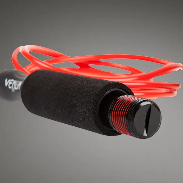 Въже за скачане Venum Competitor Weighted Jump Rope - детайл, дръжка и жило
