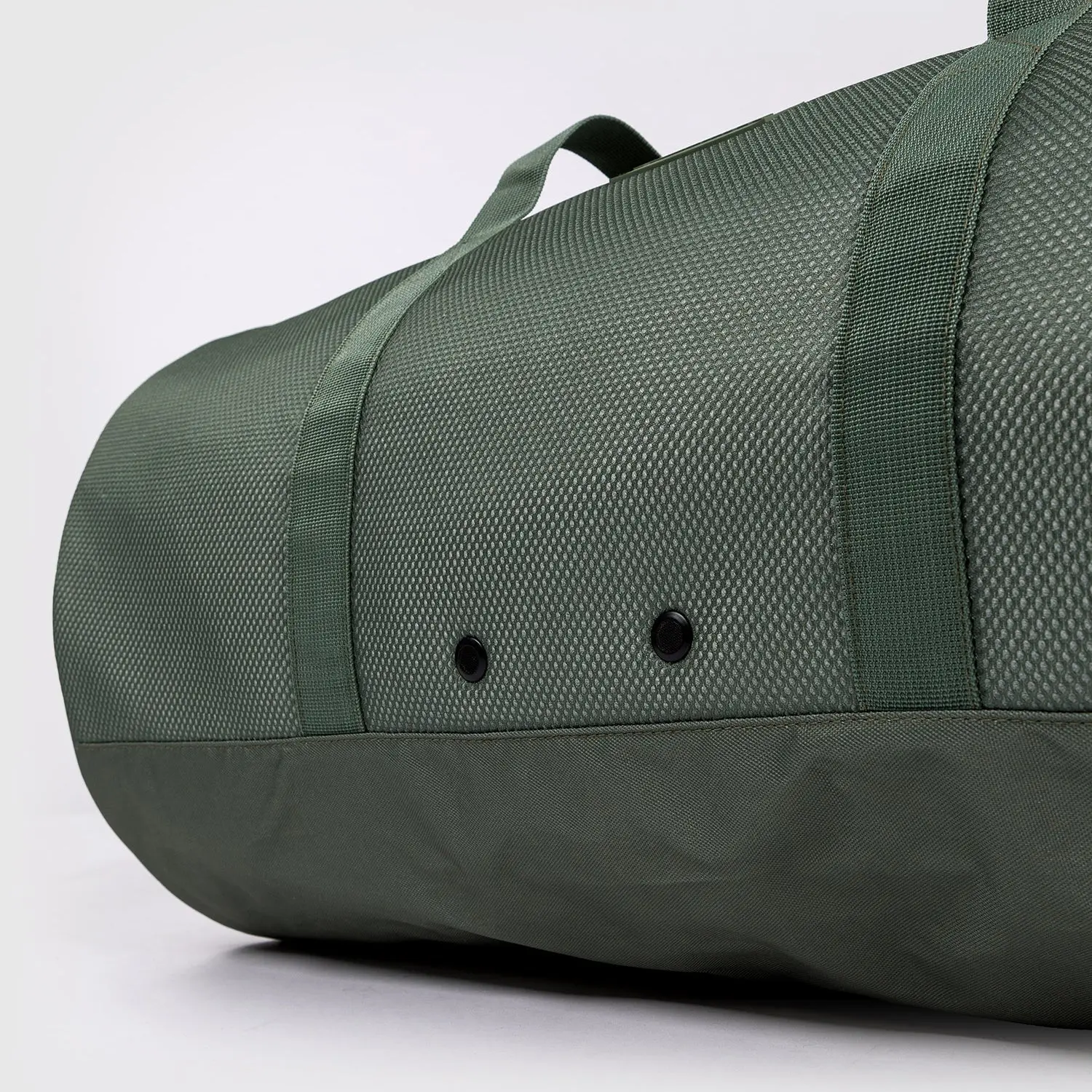 Venum Connect XL Duffle Bag - Khaki, долната част с вентилационни отвори