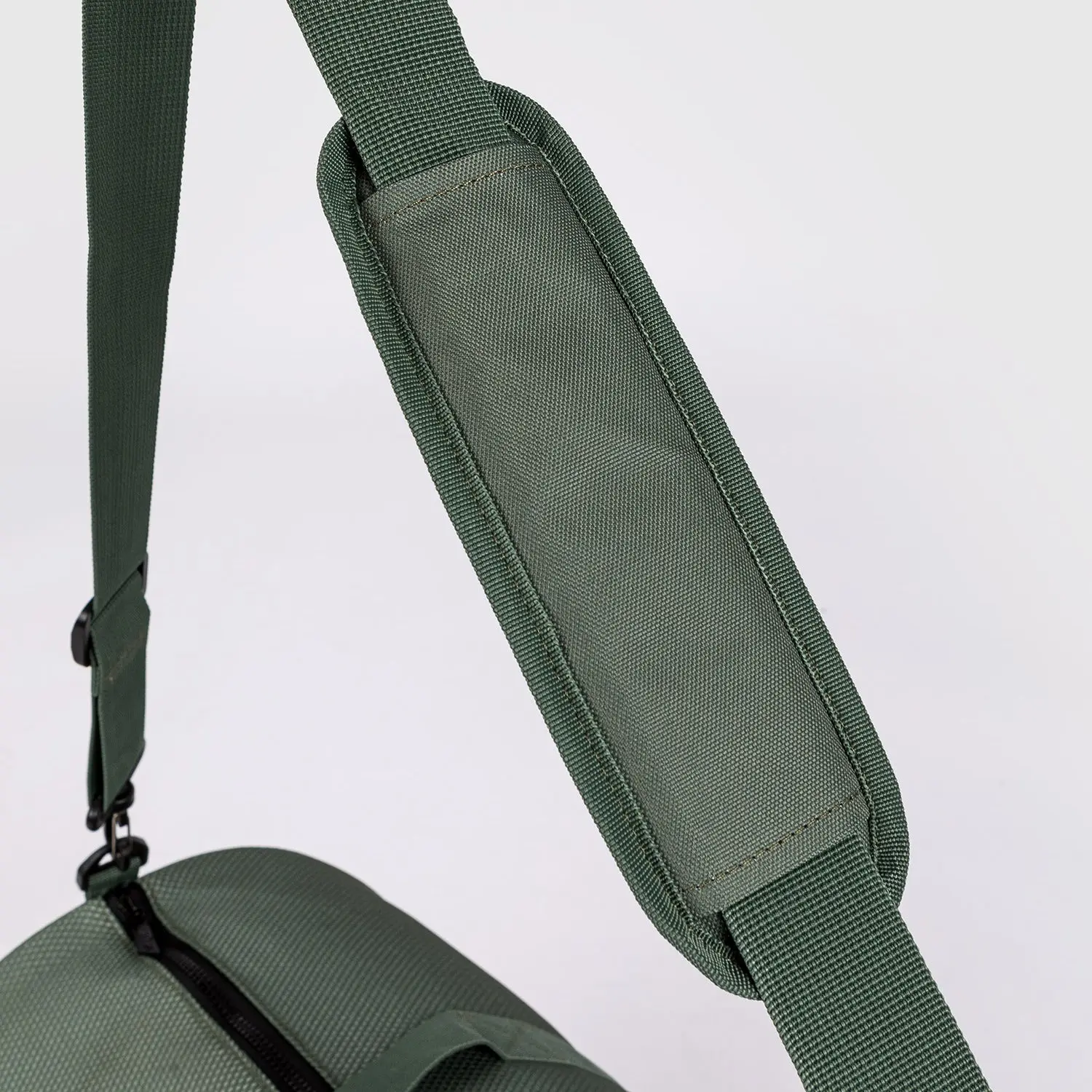 Venum Connect XL Duffle Bag - Khaki, детайл с подплатена презрамка