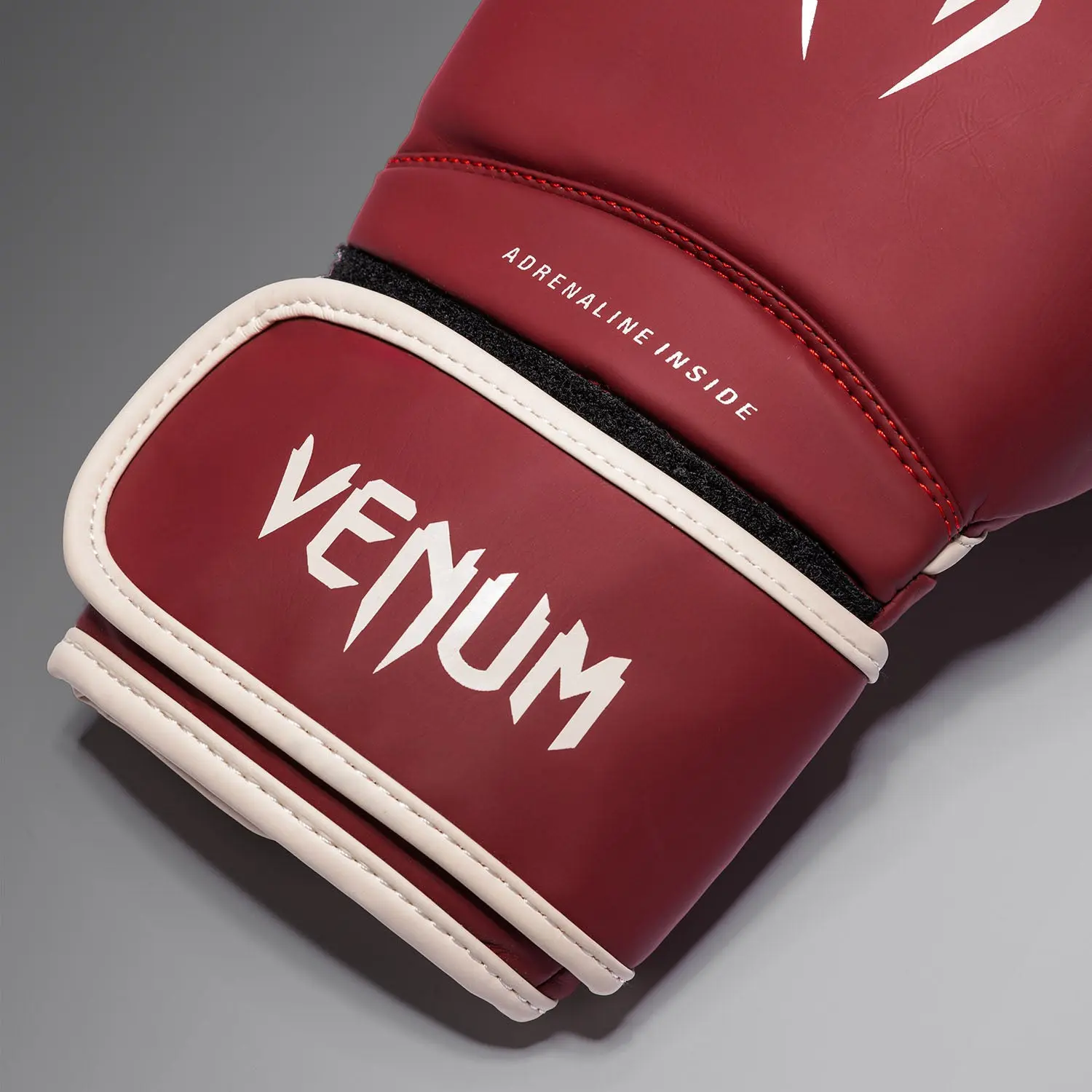 Venum Contender 1.5 Boxing Gloves - Burgundy/ Sand детайл