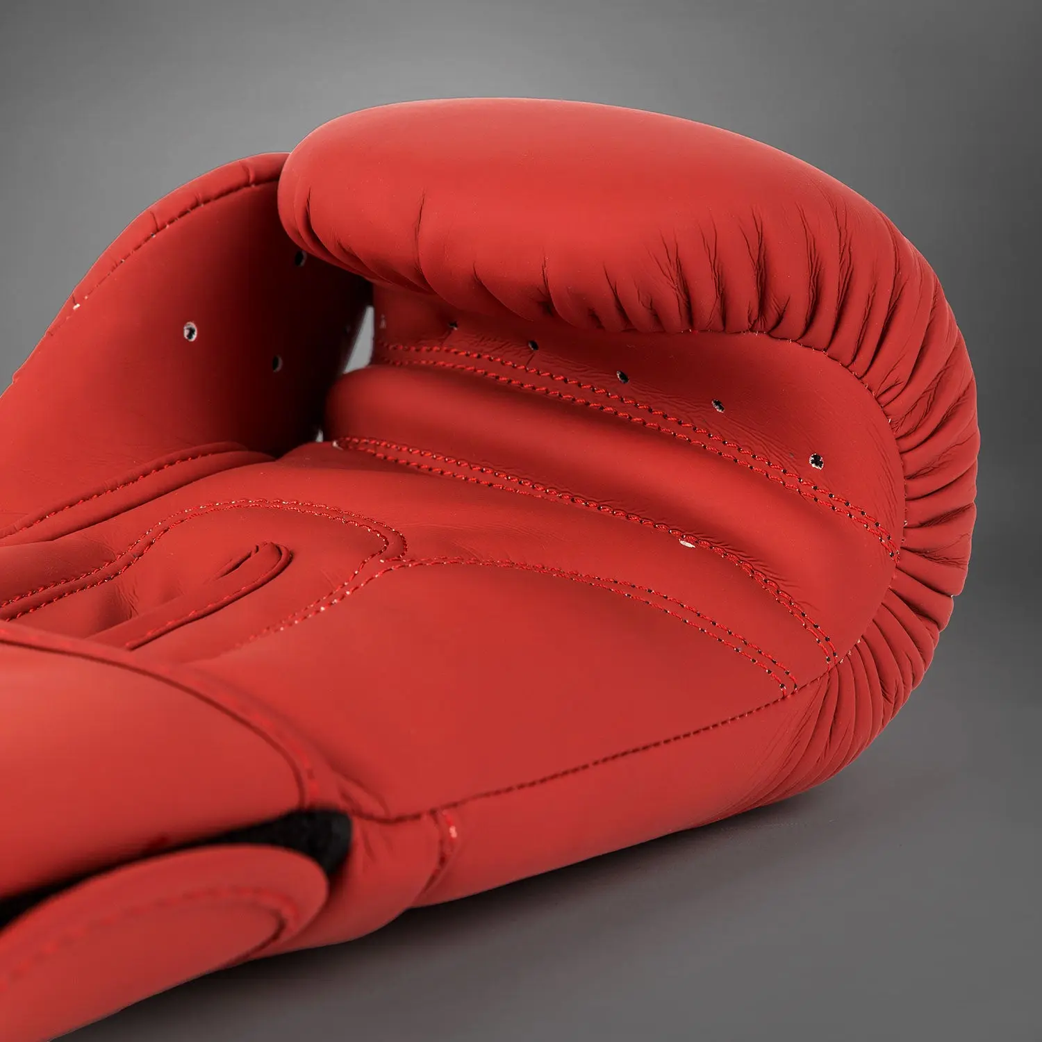 Venum Contender 1.5 Boxing Gloves - Cherry Red детайл на материя