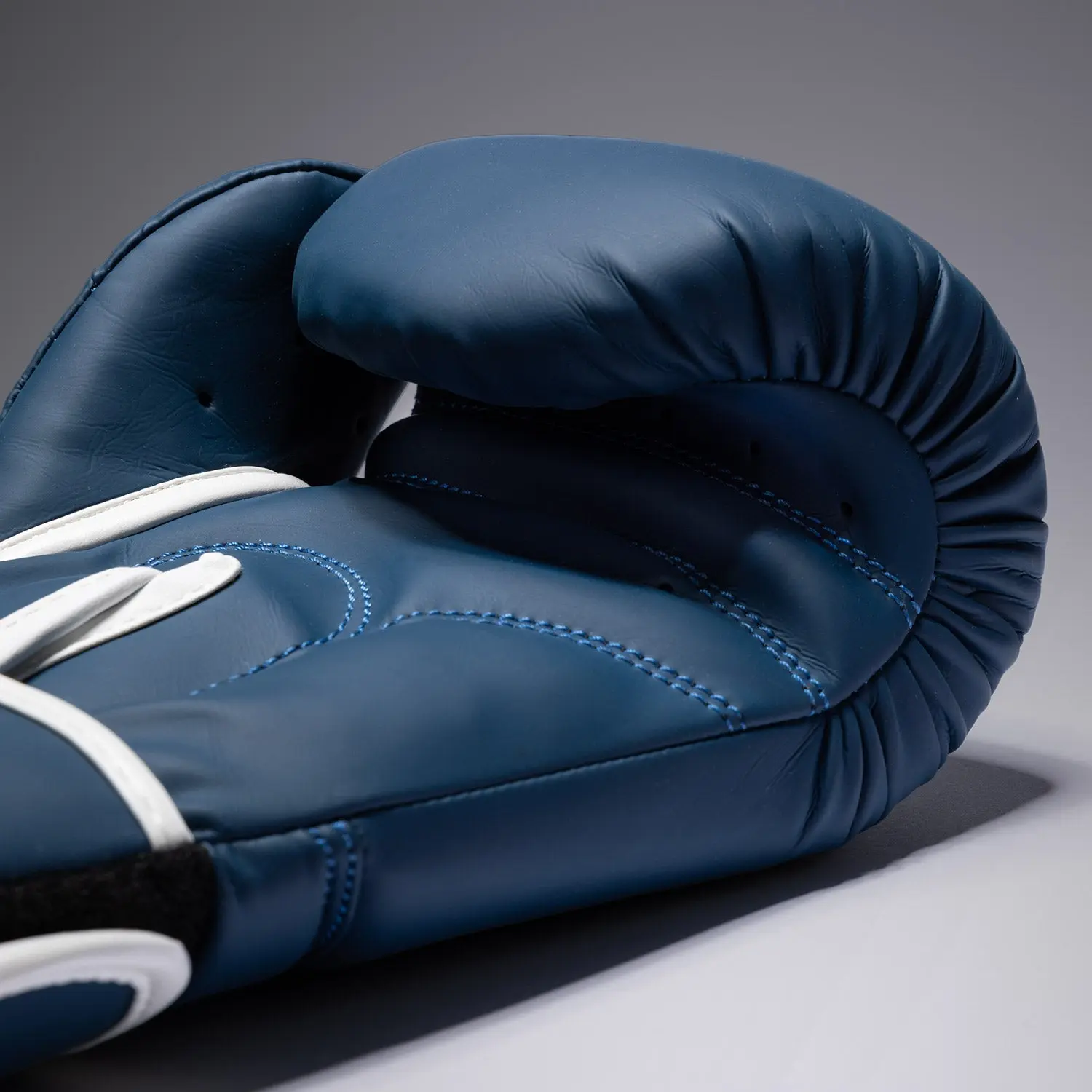 Venum Contender 1.5 Boxing Gloves - Cobalt Blue/White детайл
