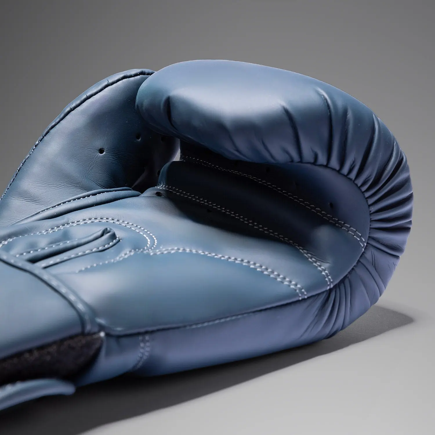 Venum Боксови Ръкавици - Venum Contender 1.5 Boxing Gloves - Midnight Blue/Silver детайл
