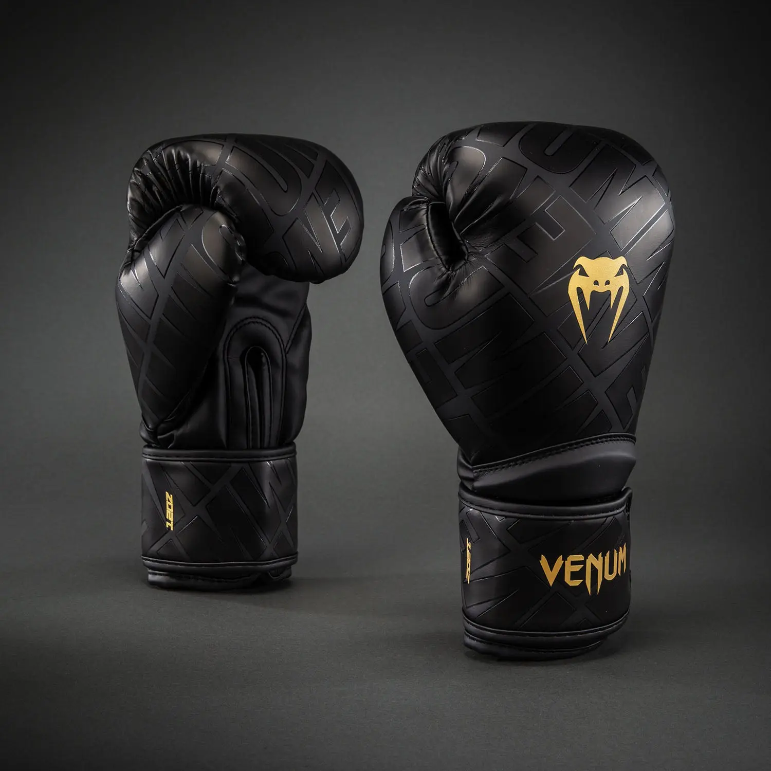 Venum Contender 1.5 XT 3D ръкавици за бокс - Черно/Златисто, страничен изглед