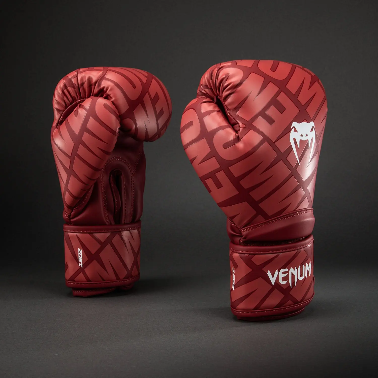 Venum Contender 1.5 XT 3D Boxing Gloves - Cherry Red/ White, преден изглед, страничен поглед