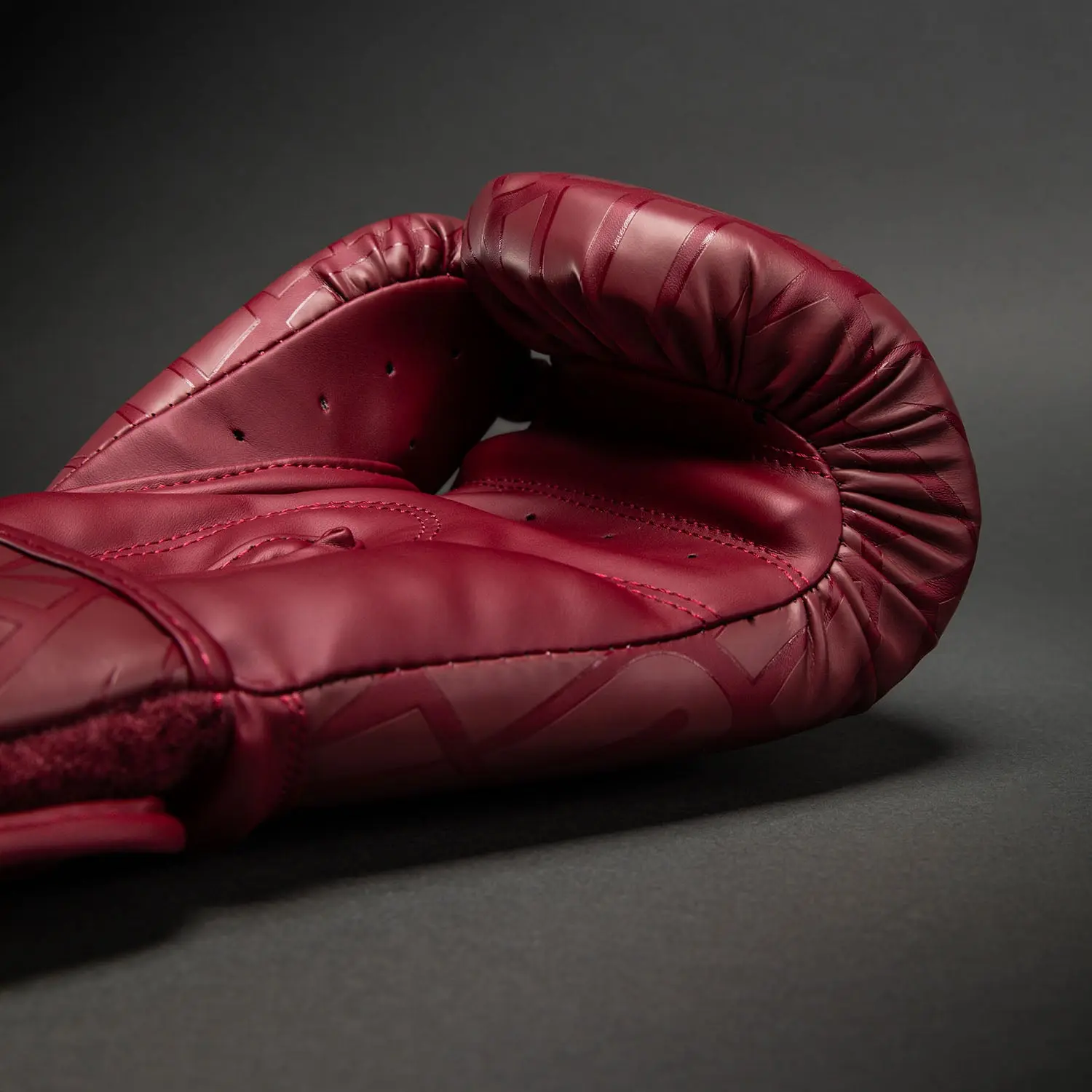 Venum Contender 1.5 XT 3D боксови ръкавици - Dark Red, страничен изглед