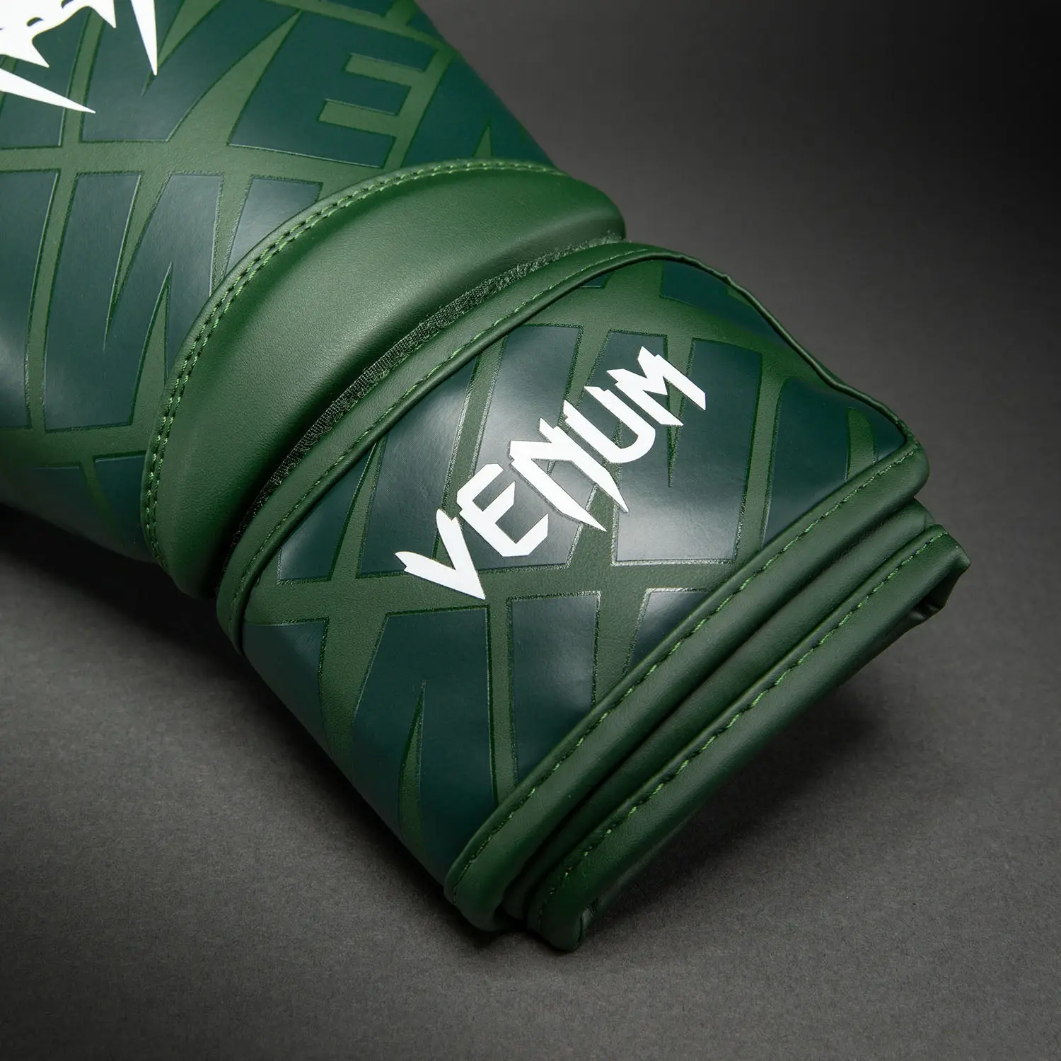 Venum Contender 1.5 XT 3D Boxing Gloves - Forest Green детайл на маншета
