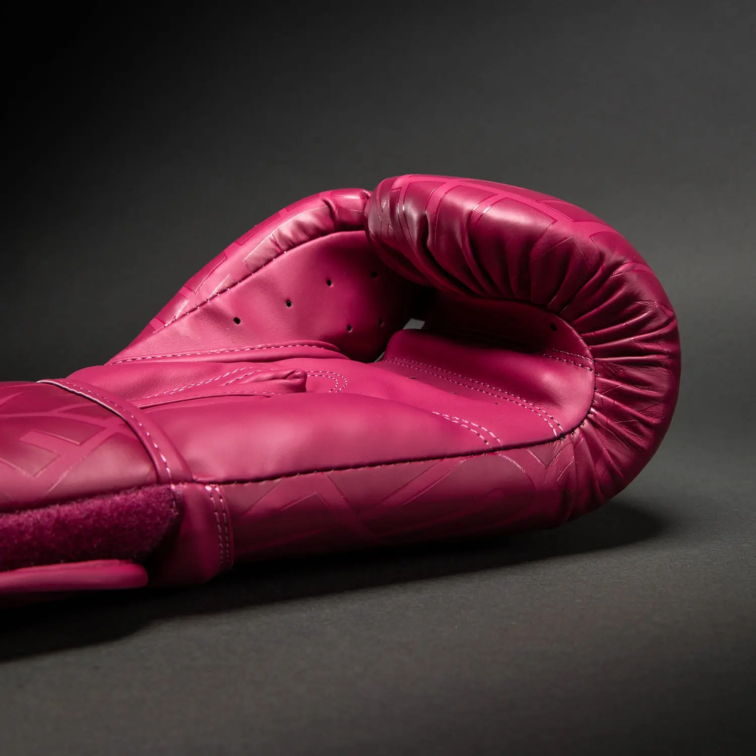 Venum Contender 1.5 XT 3D Boxing Gloves - Old Pink, изглед отгоре
