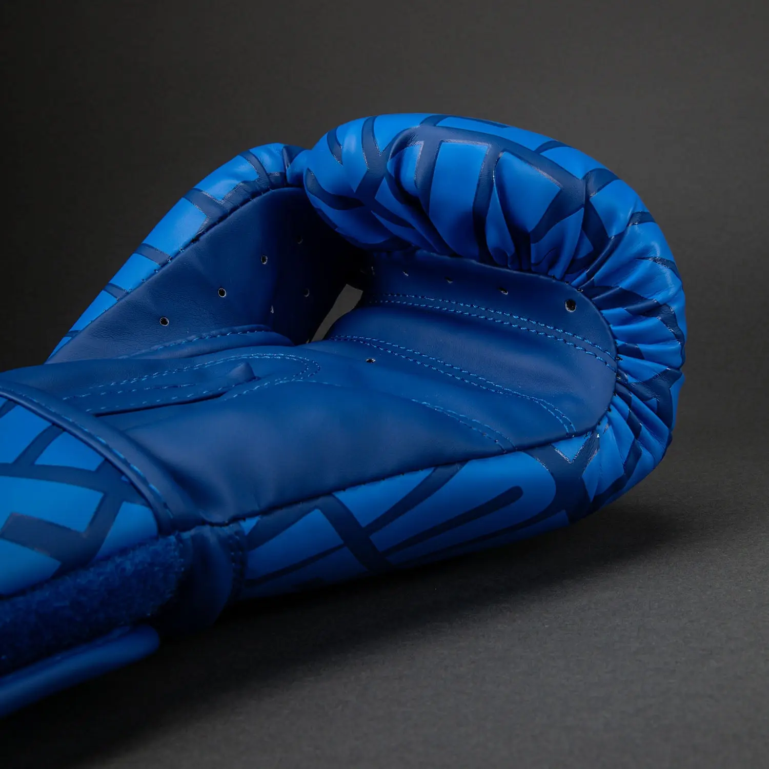 Venum Contender 1.5 XT 3D Boxing Gloves - Royal Blue/White изглед отвътре