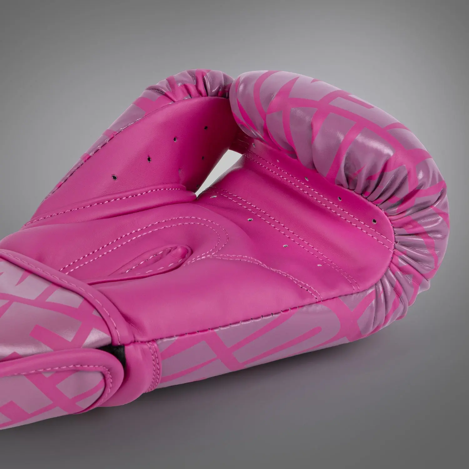 Venum Contender 1.5 XT Boxing Gloves - White/Pink детайлен изглед на шевовете