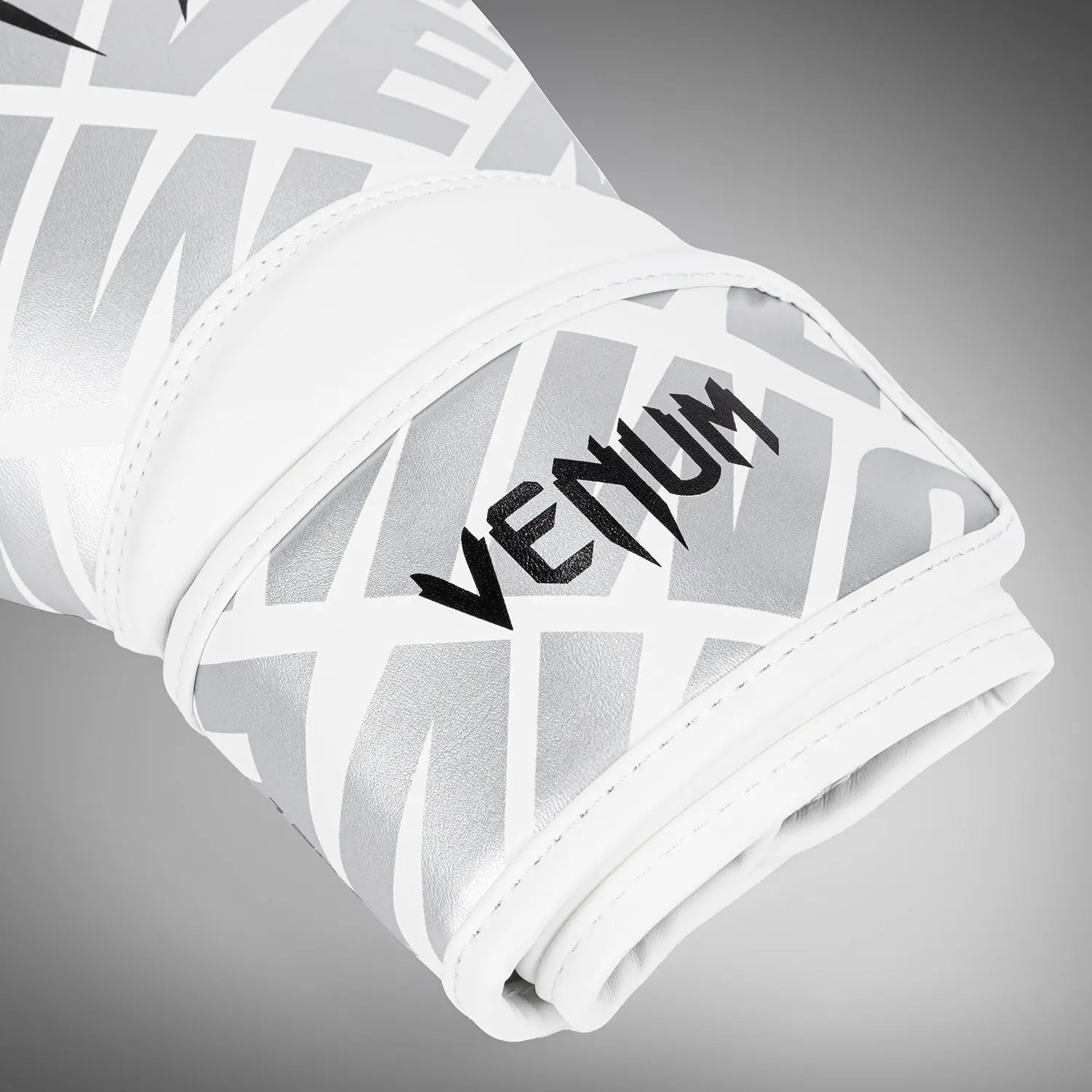 Venum Боксови Ръкавици - Contender XT 1.5 Boxing Gloves - White/Silver, детайл лого