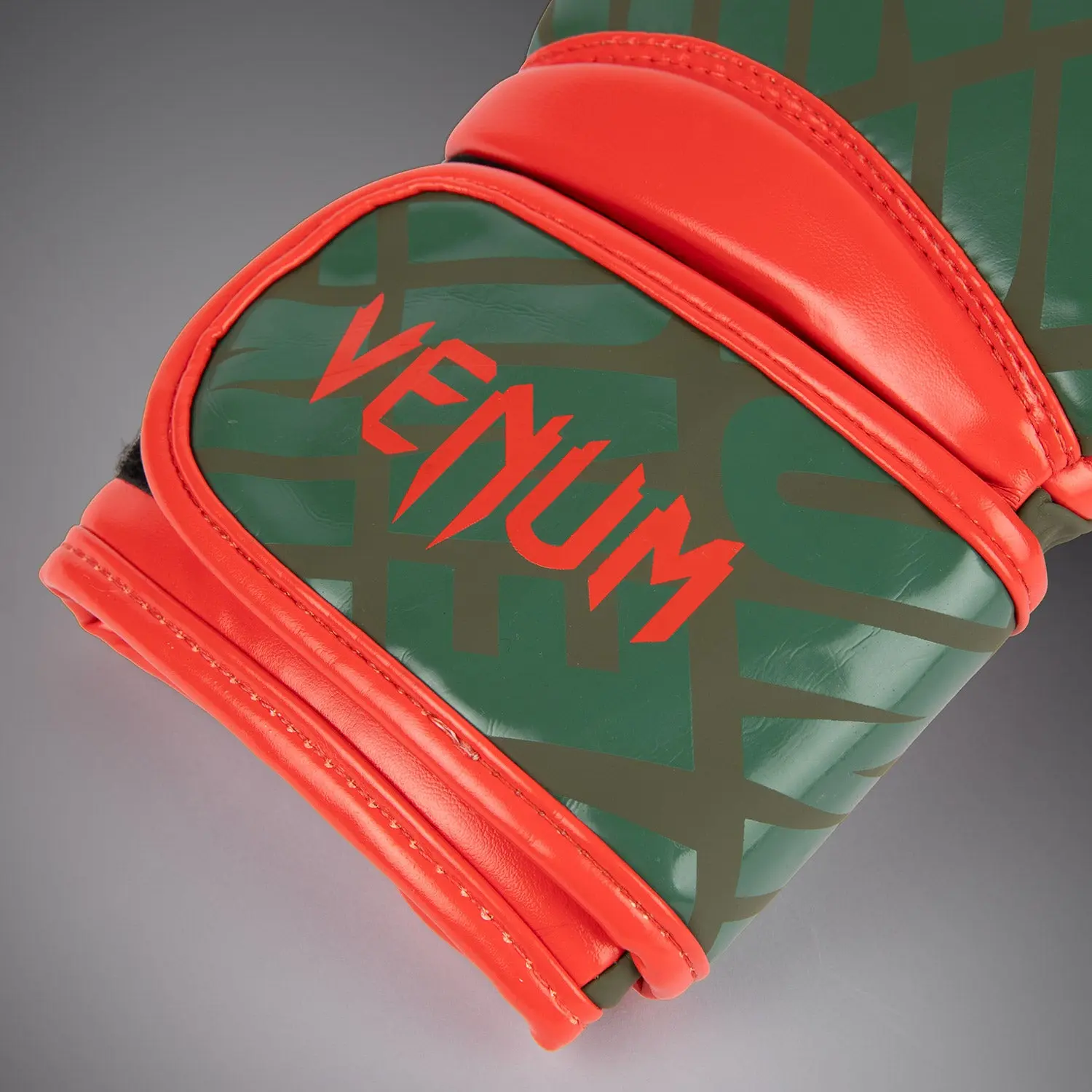 Venum Contender 1.5 XT Kids Boxing Gloves - Army Green - лого detal