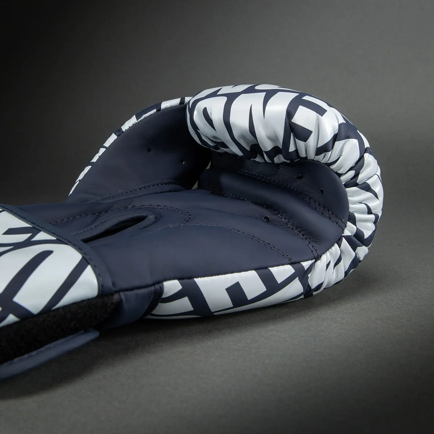 Venum Contender 1.5XT Boxing Gloves - Dark Navy/Off White, изглед отгоре