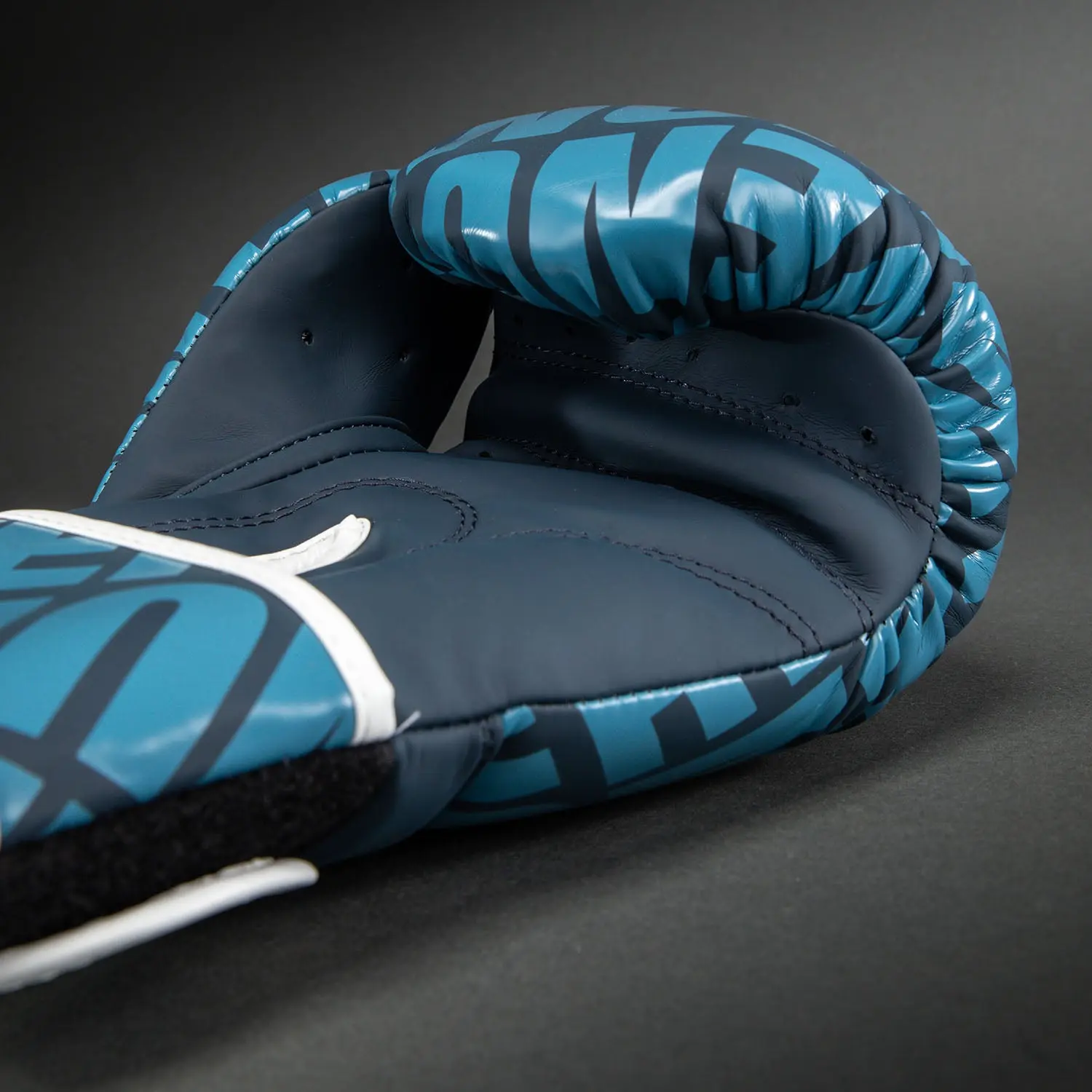 Venum Contender 1.5XT боксови ръкавици - ляв ръкав, детайл