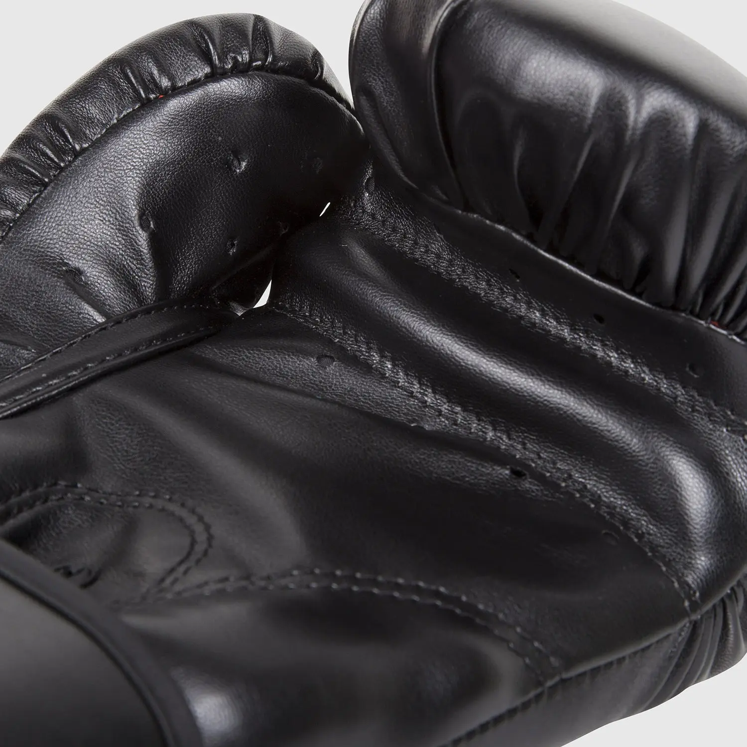 Venum Contender Boxing Gloves черен детайл