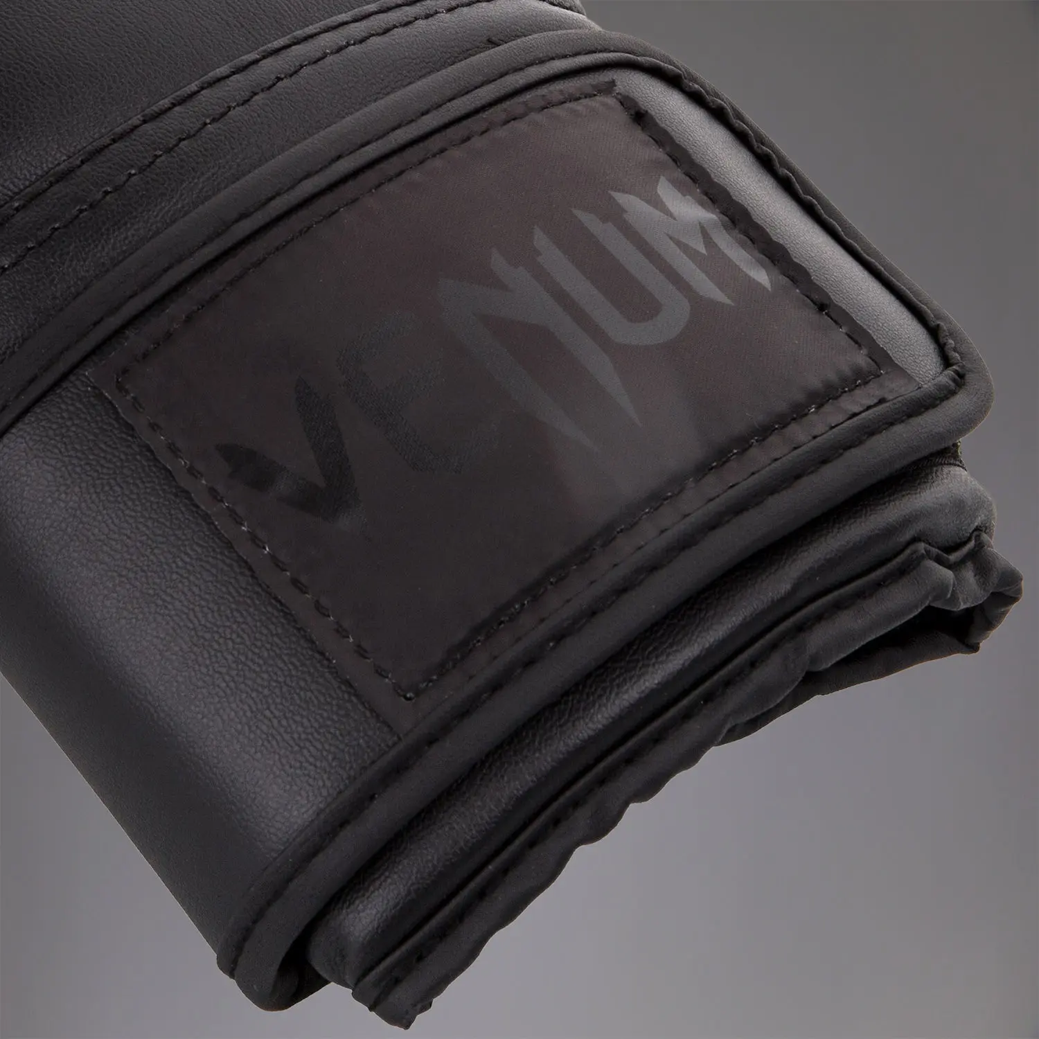 Venum Contender Boxing Gloves - Black/Black лого Venum