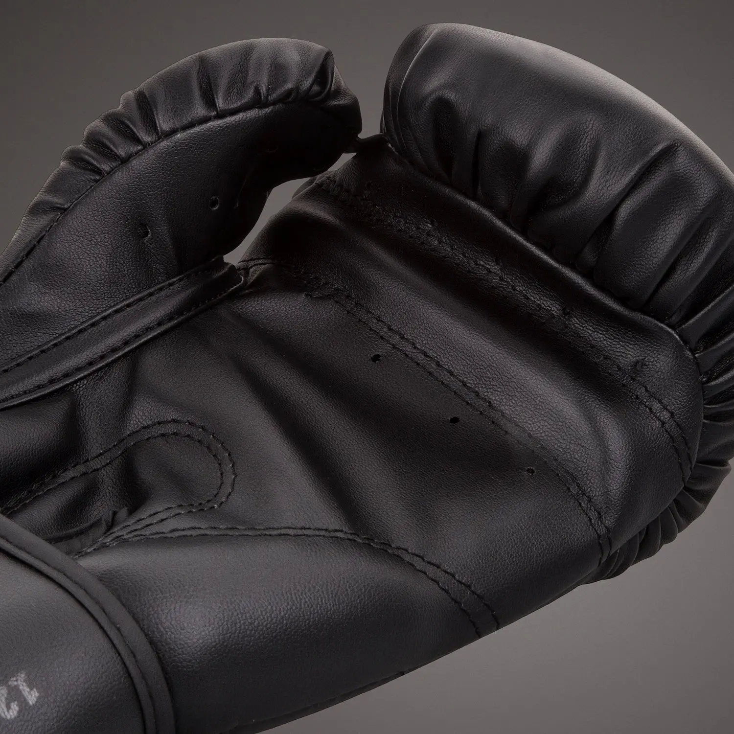 Venum Contender Boxing Gloves - Black/Black детайли