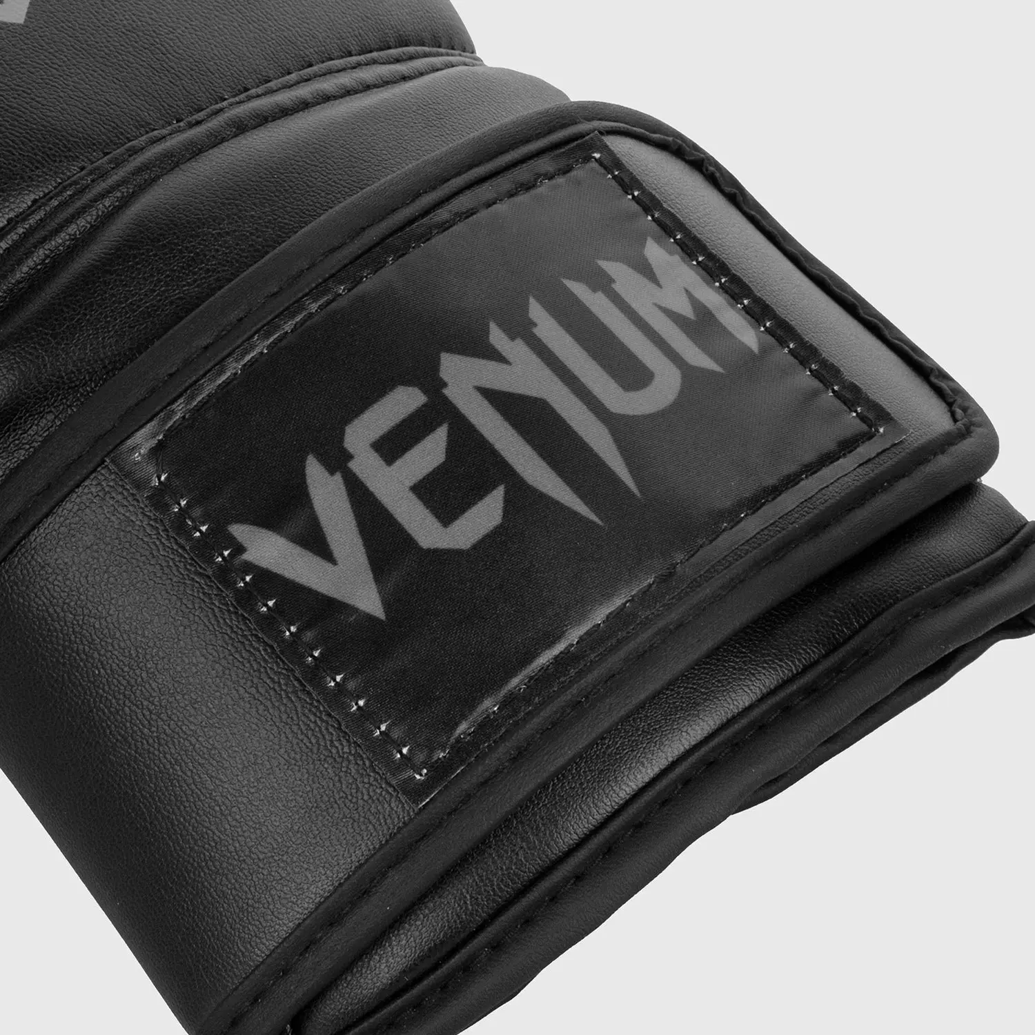 Venum Contender Boxing Gloves - Black/Grey лого Venum на закопчаване