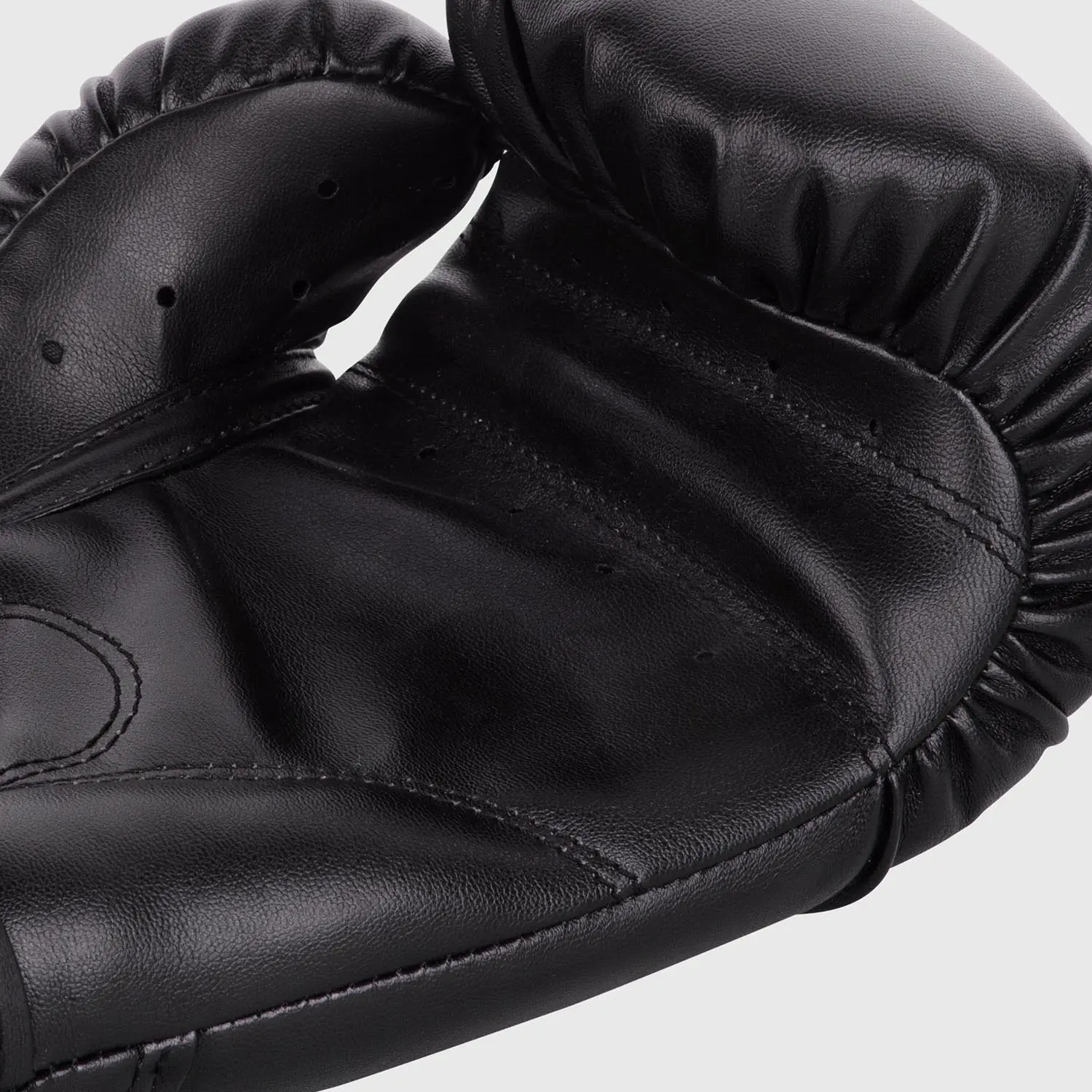 Venum Contender Boxing Gloves - Black/Purple, детайл от шевовете