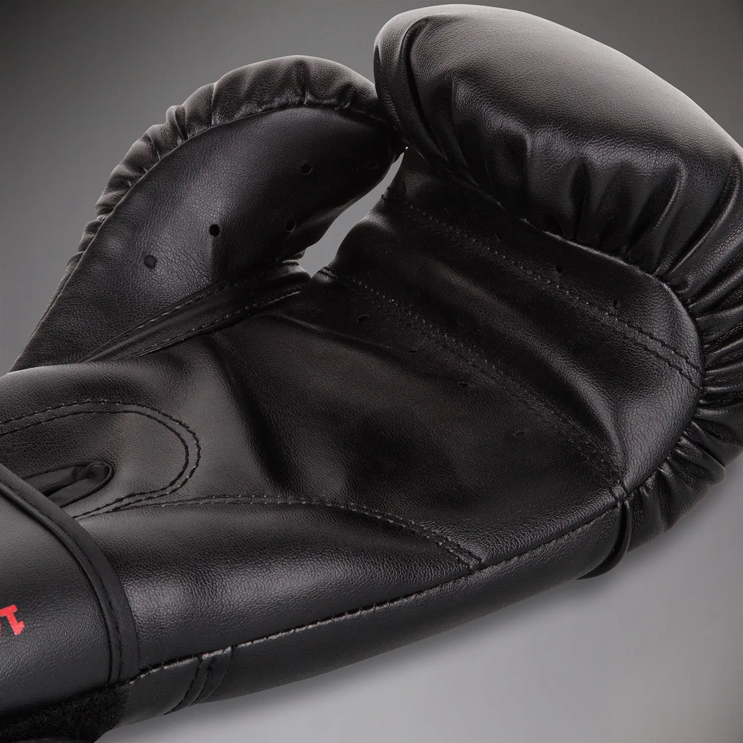 Venum Contender Boxing Gloves - Black/Red, близък план на шевовете и материята
