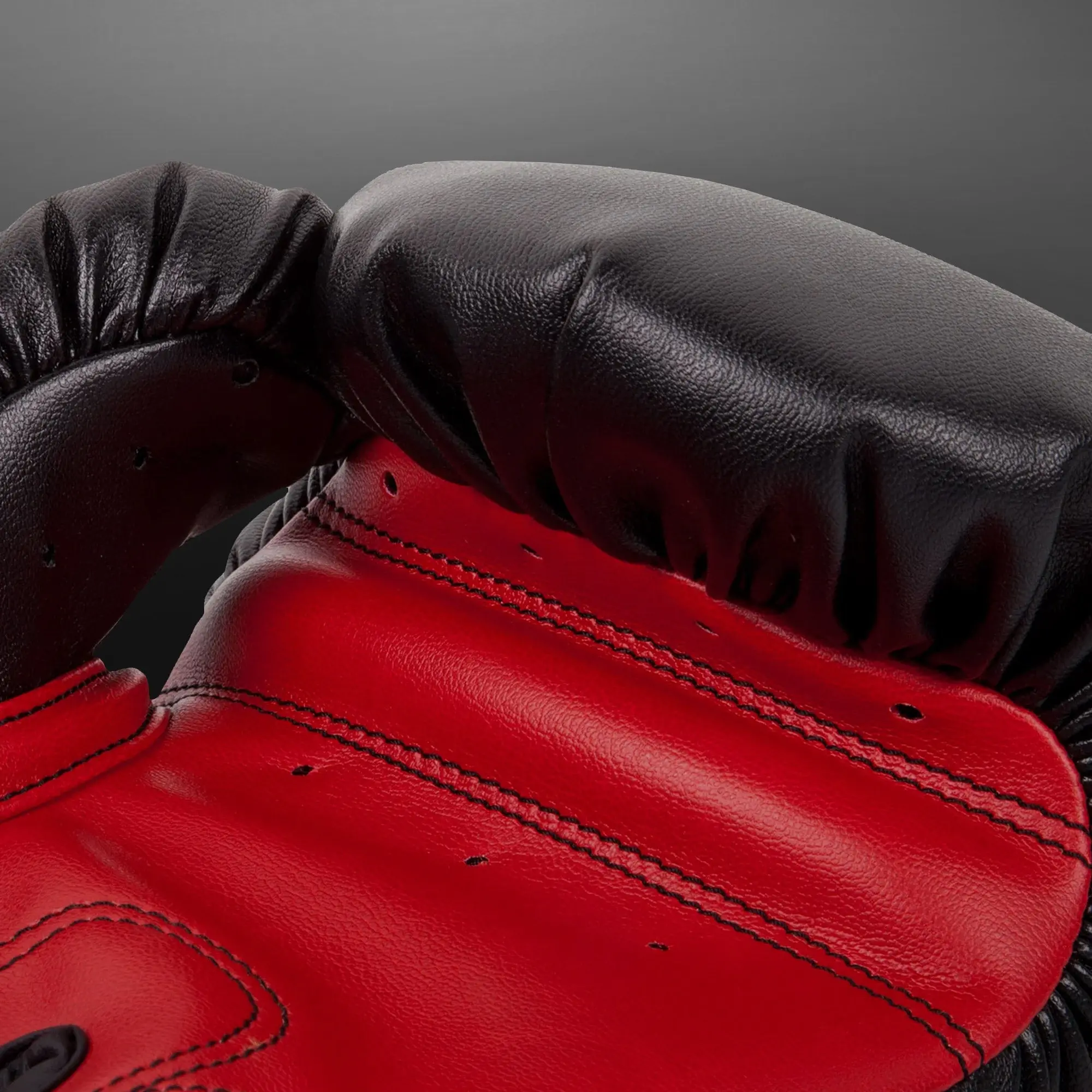 Boskovi rakvici Venum Contender Kids Boxing Gloves crno crvene detalj