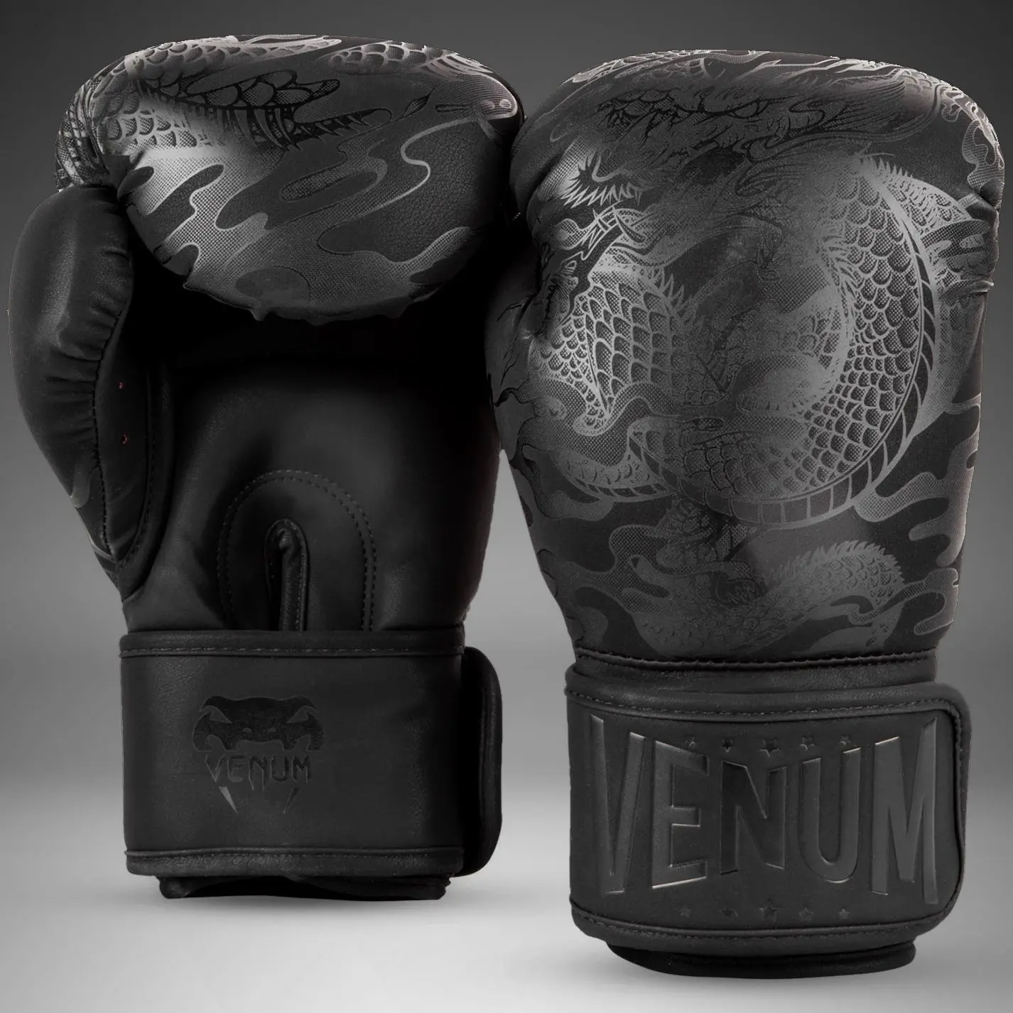 Venum Dragon's Flight Boxing Gloves - Black/Black два ръкавици заедно