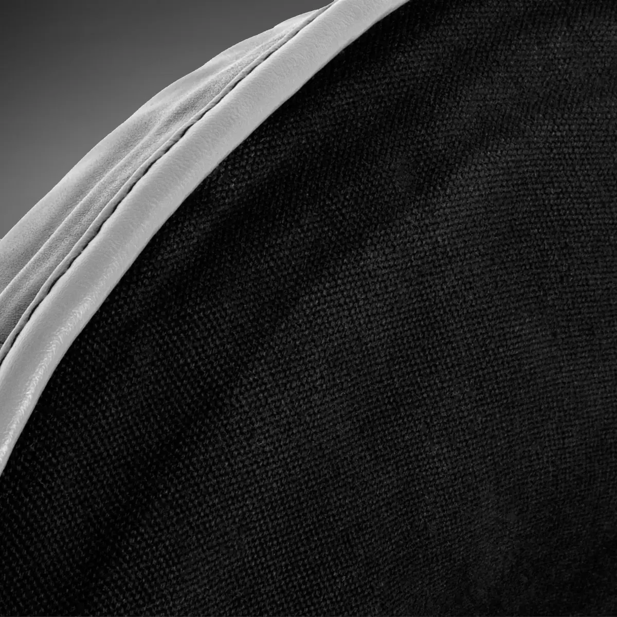 Venum Elite Belly Protector - Black/Red, детайл на материята